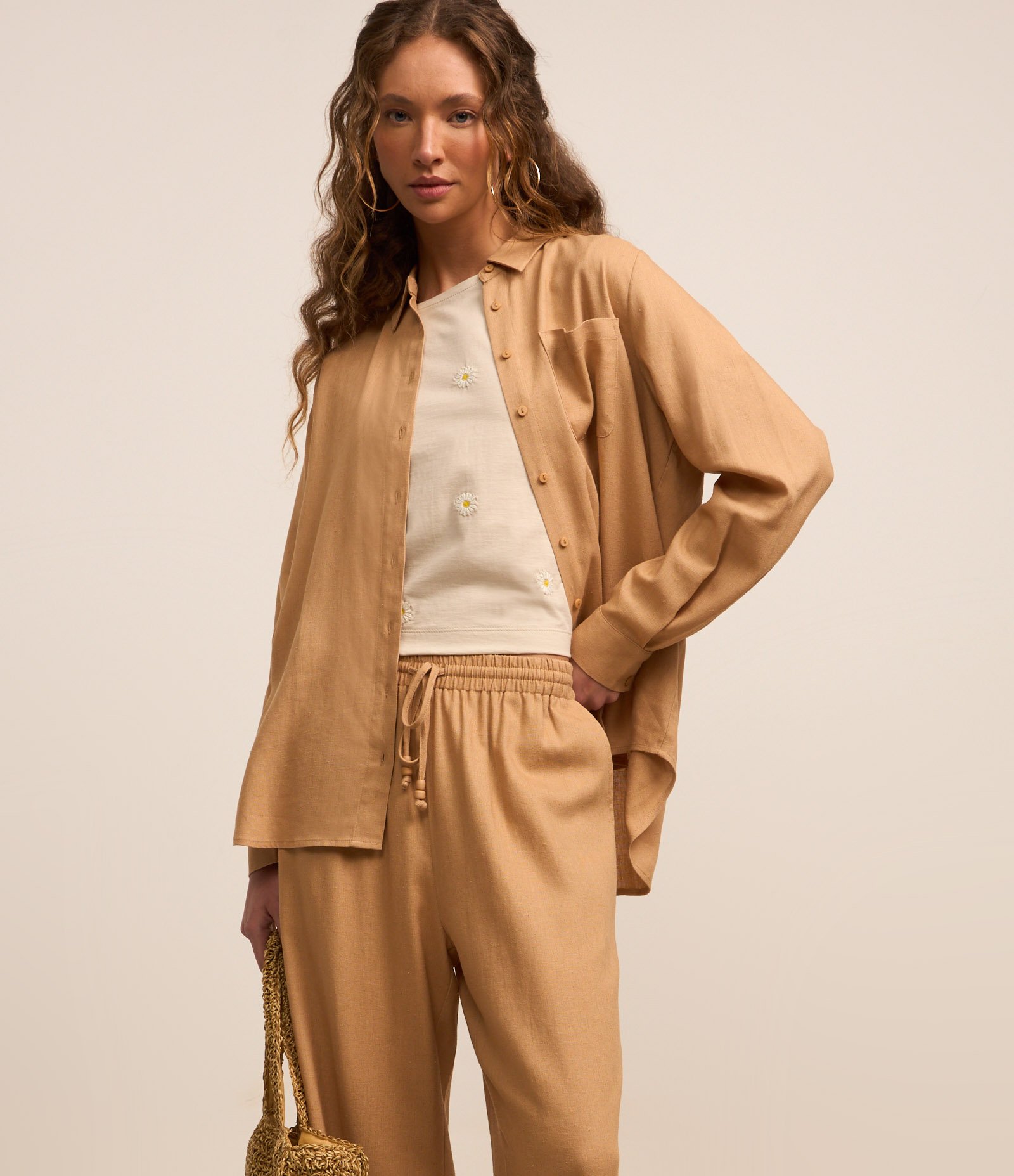 Calça Reta em Viscose e Linho com Elástico e Amarração no Cós Bege 2