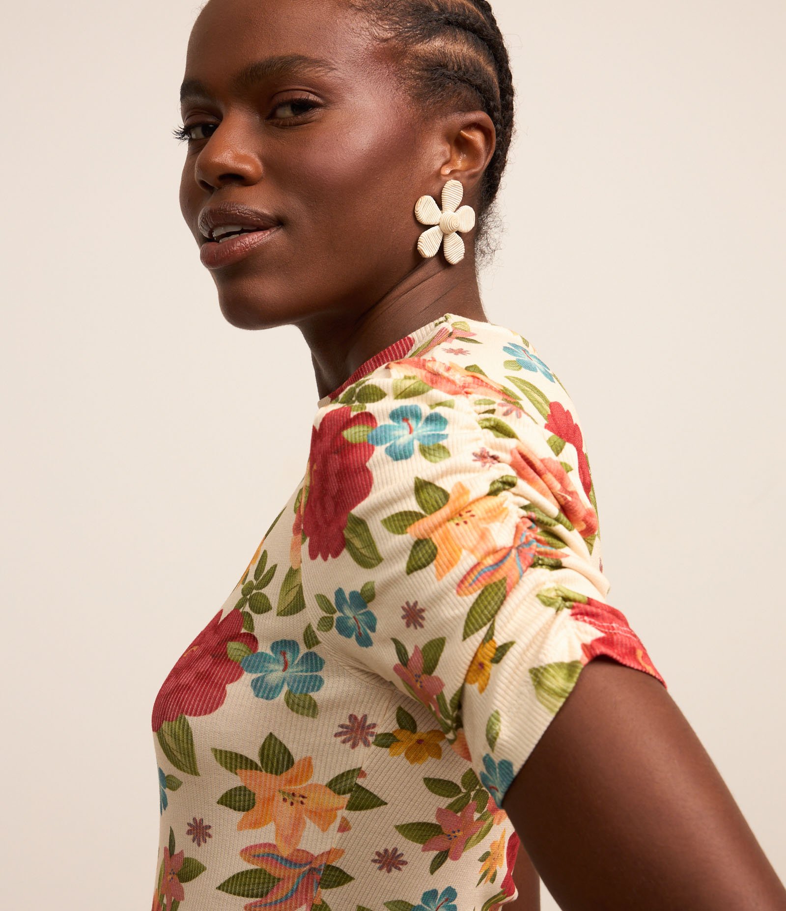 Blusa em Ribana com Franzidinho e Estampa Floral Branco 1