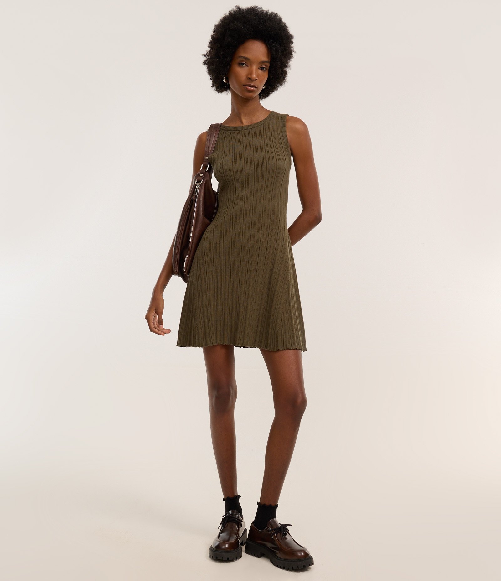 Vestido Curto em Tricô sem Manga Verde 2