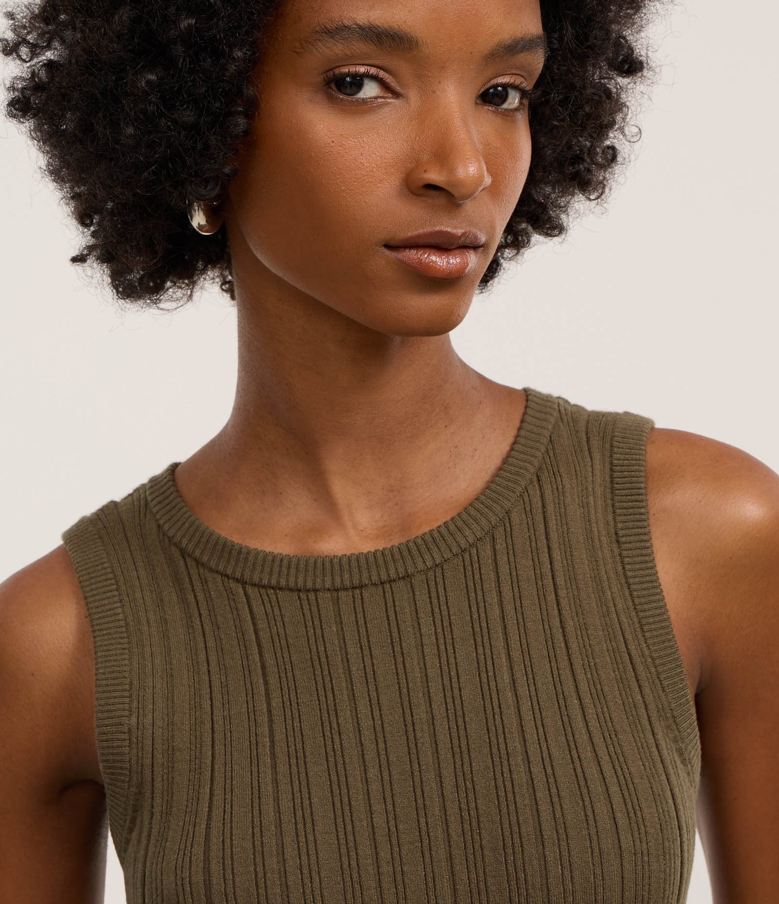 Vestido Curto em Tricô sem Manga Verde 3