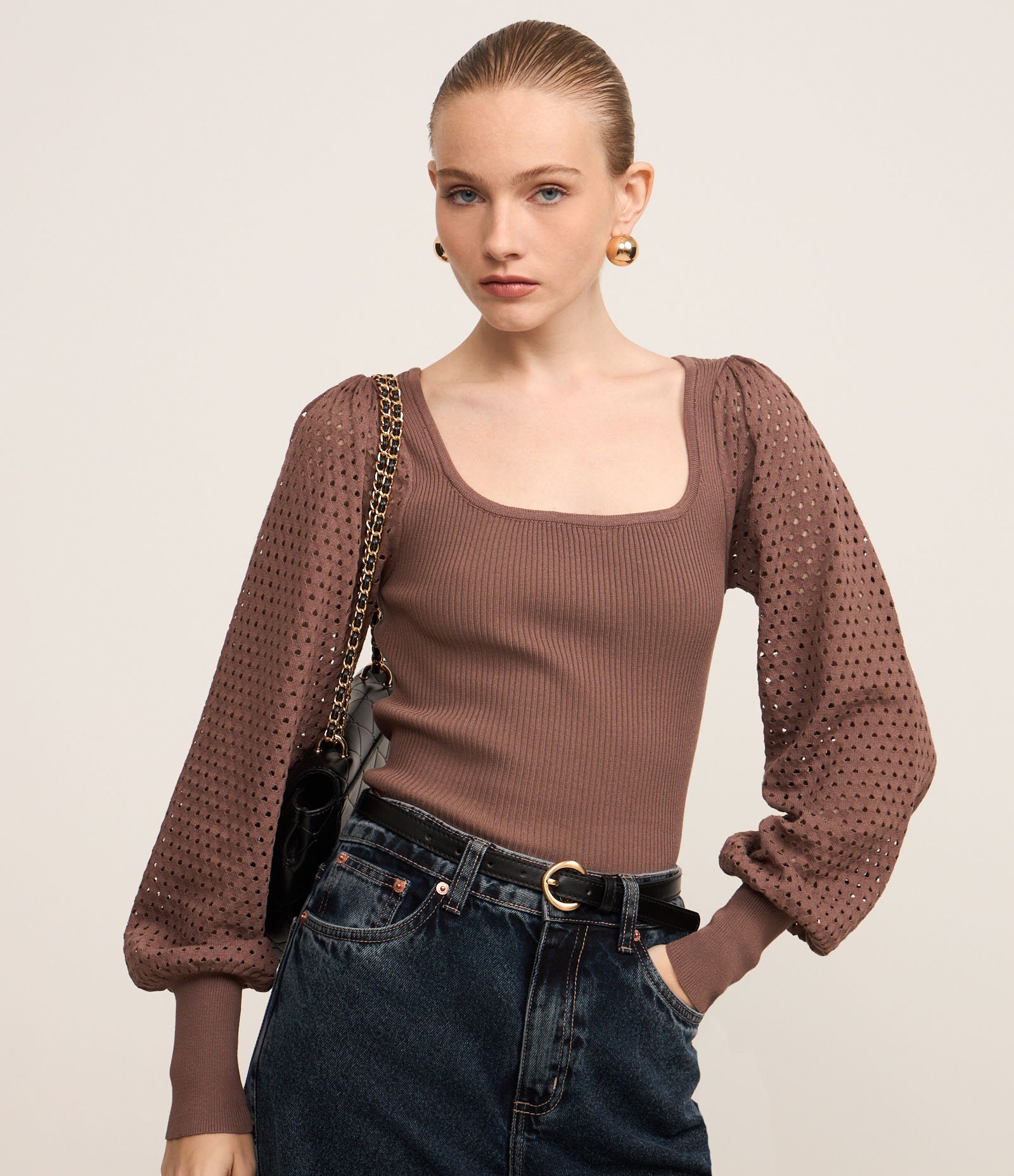 Suéter Canelado em Tricô com Furos na Manga Bufante Marrom 1