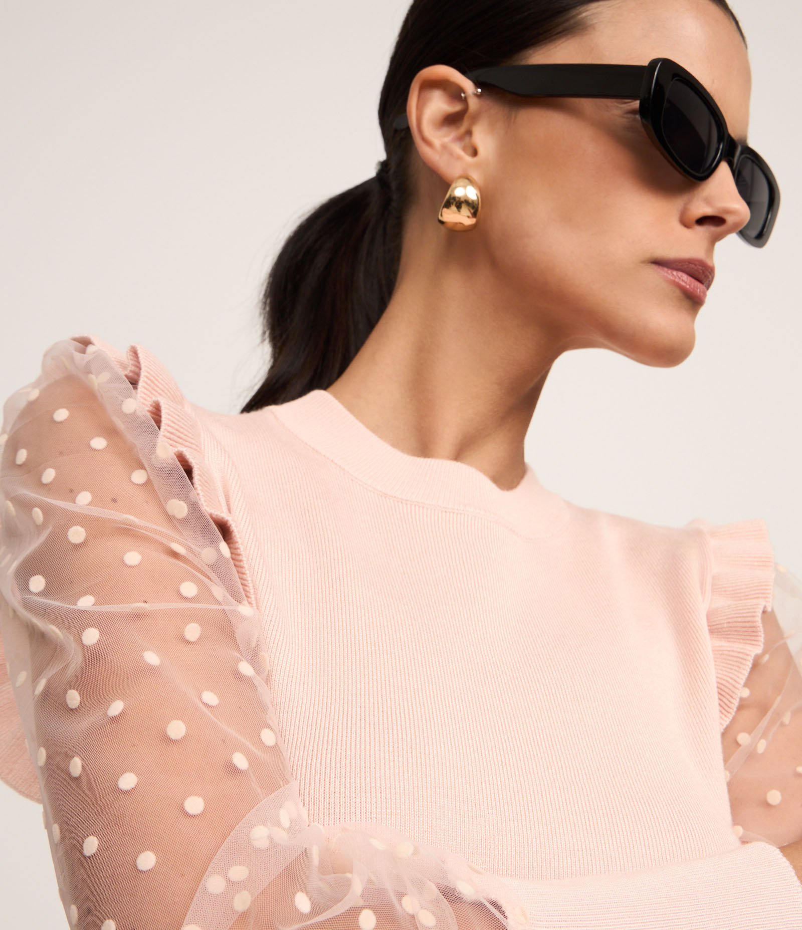 Blusa em Tricô com Poá na Manga Transparente Bege 4