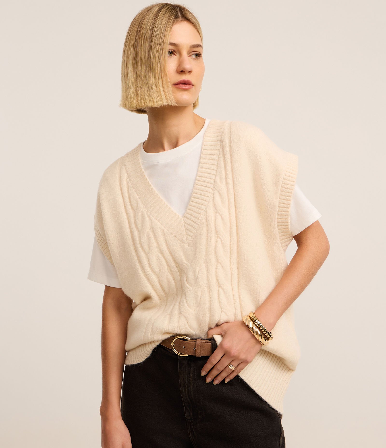 Colete em Tricô com Textura Diferenciada e Decote V Off White 1