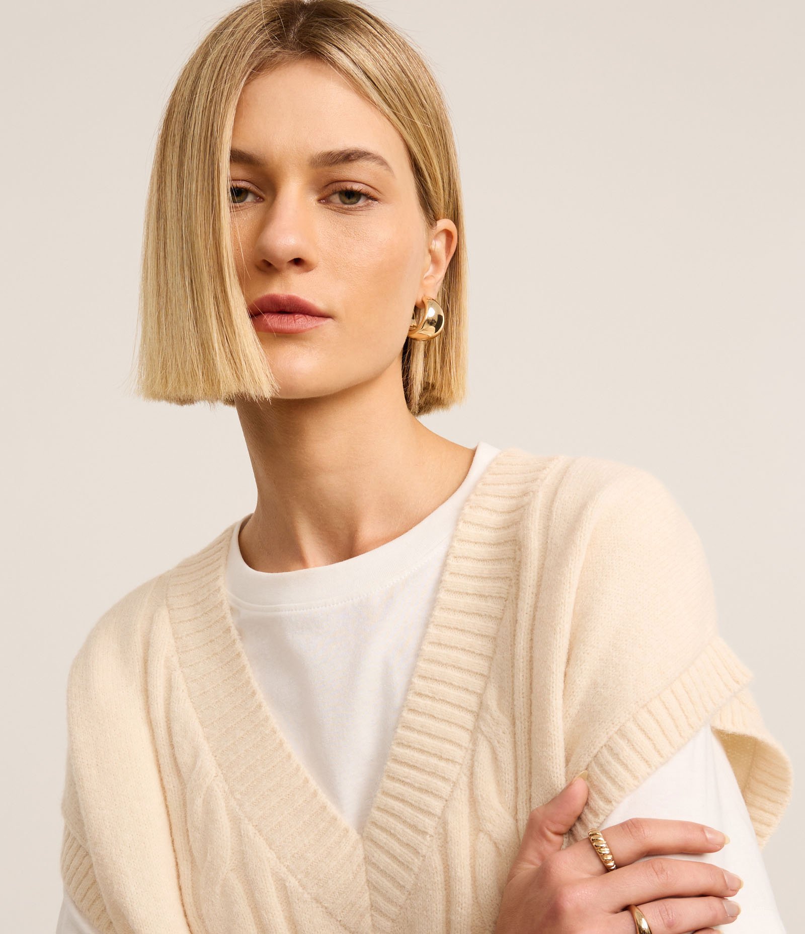 Colete em Tricô com Textura Diferenciada e Decote V Off White 3