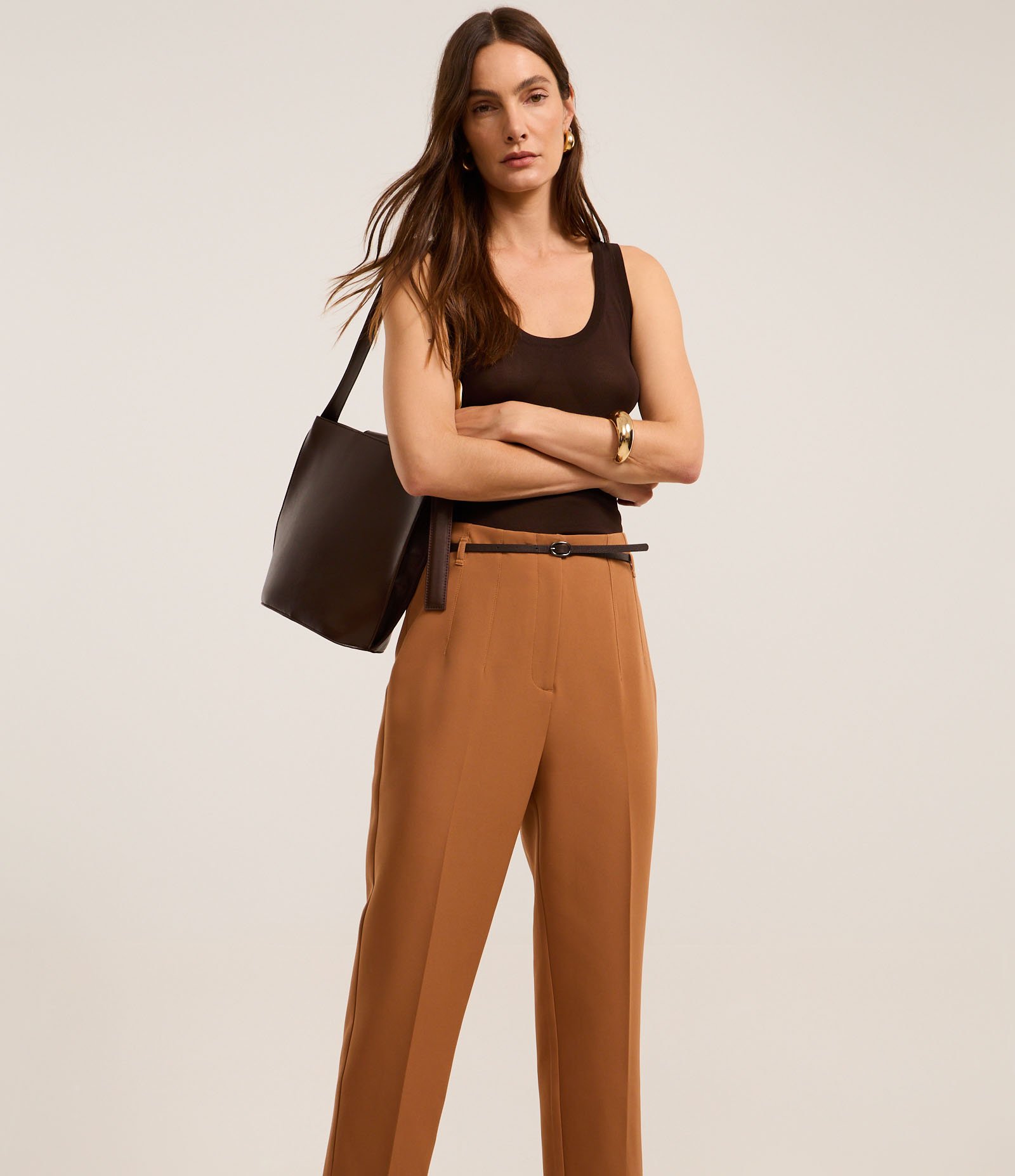 Calça Cenoura Alfaiatada com Cinto Fivela Telha 2