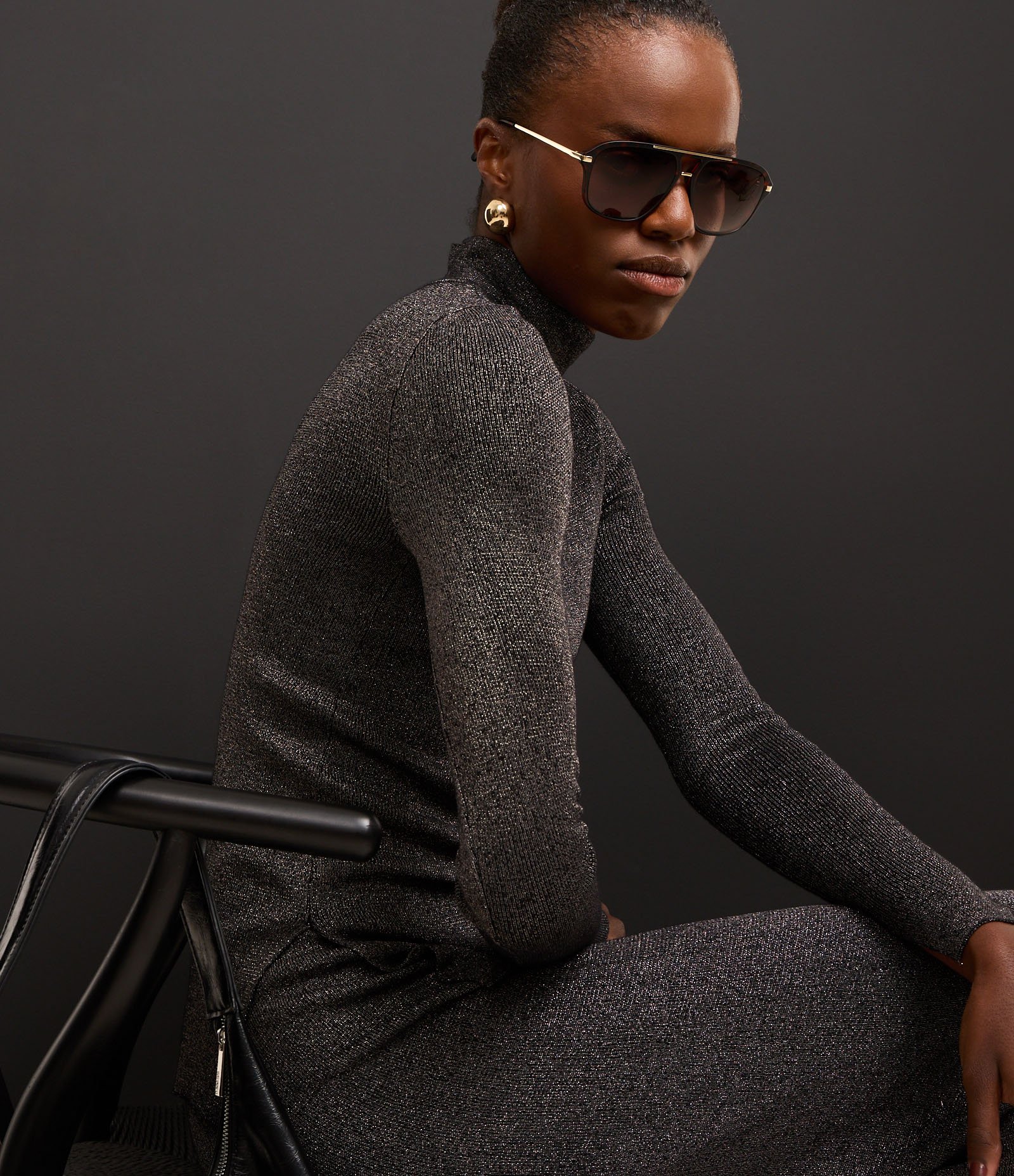 Suéter em Tricô com Fio Metalizado e Barra V Preto 1