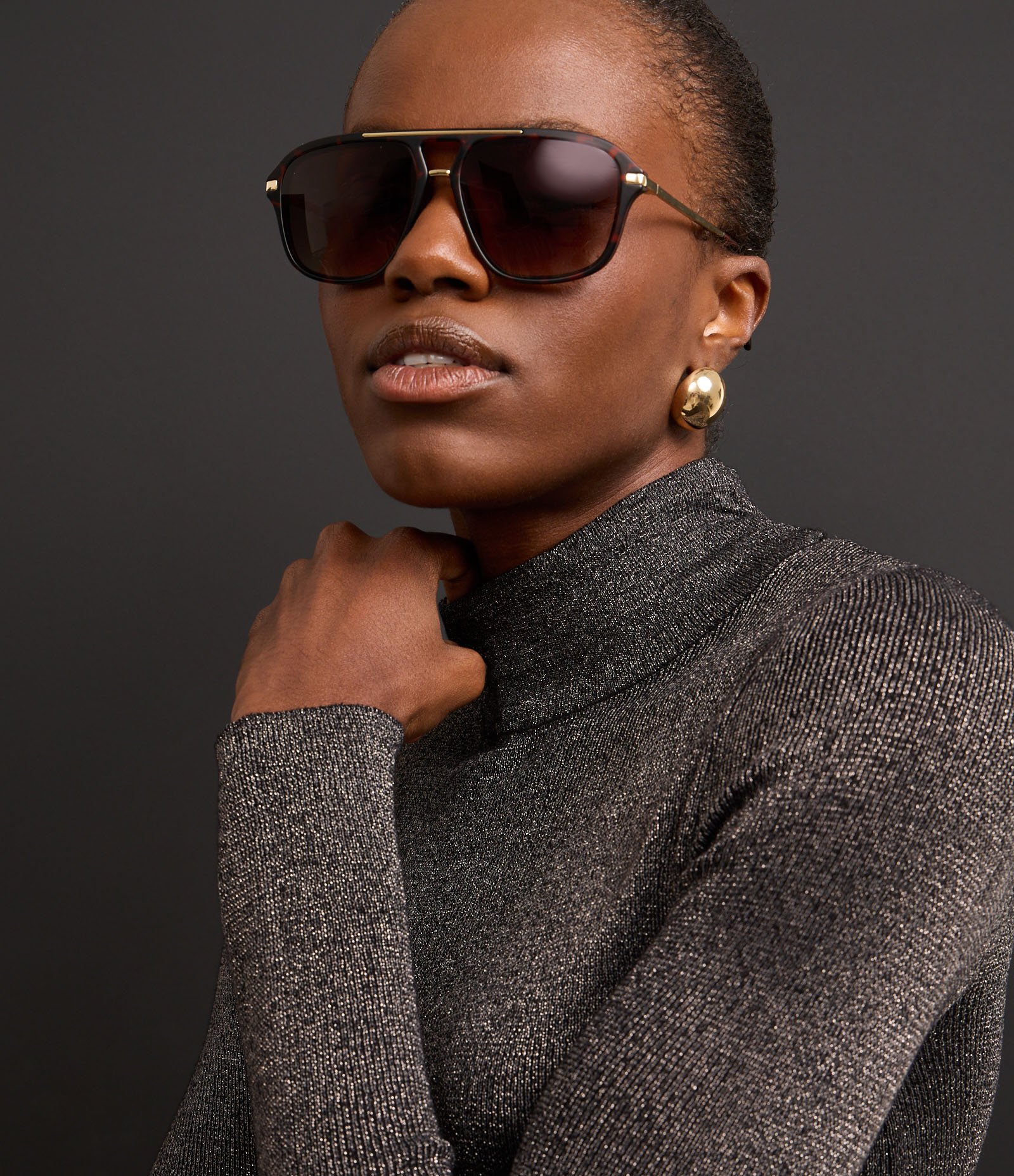 Suéter em Tricô com Fio Metalizado e Barra V Preto 2