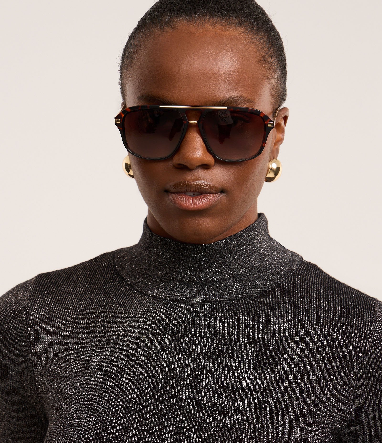 Suéter em Tricô com Fio Metalizado e Barra V Preto 7