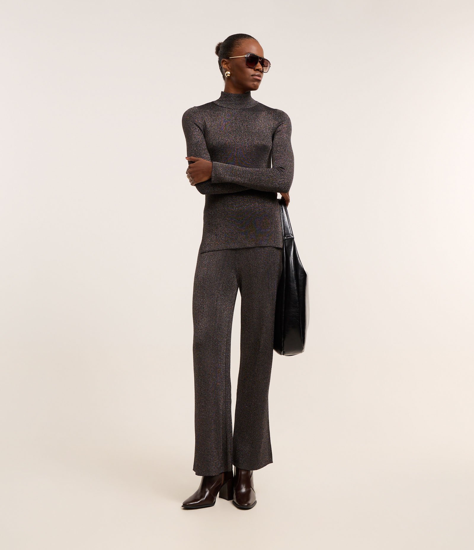 Calça Reta Cintura Alta em Tricô com Fio Metalizado Cinza 1