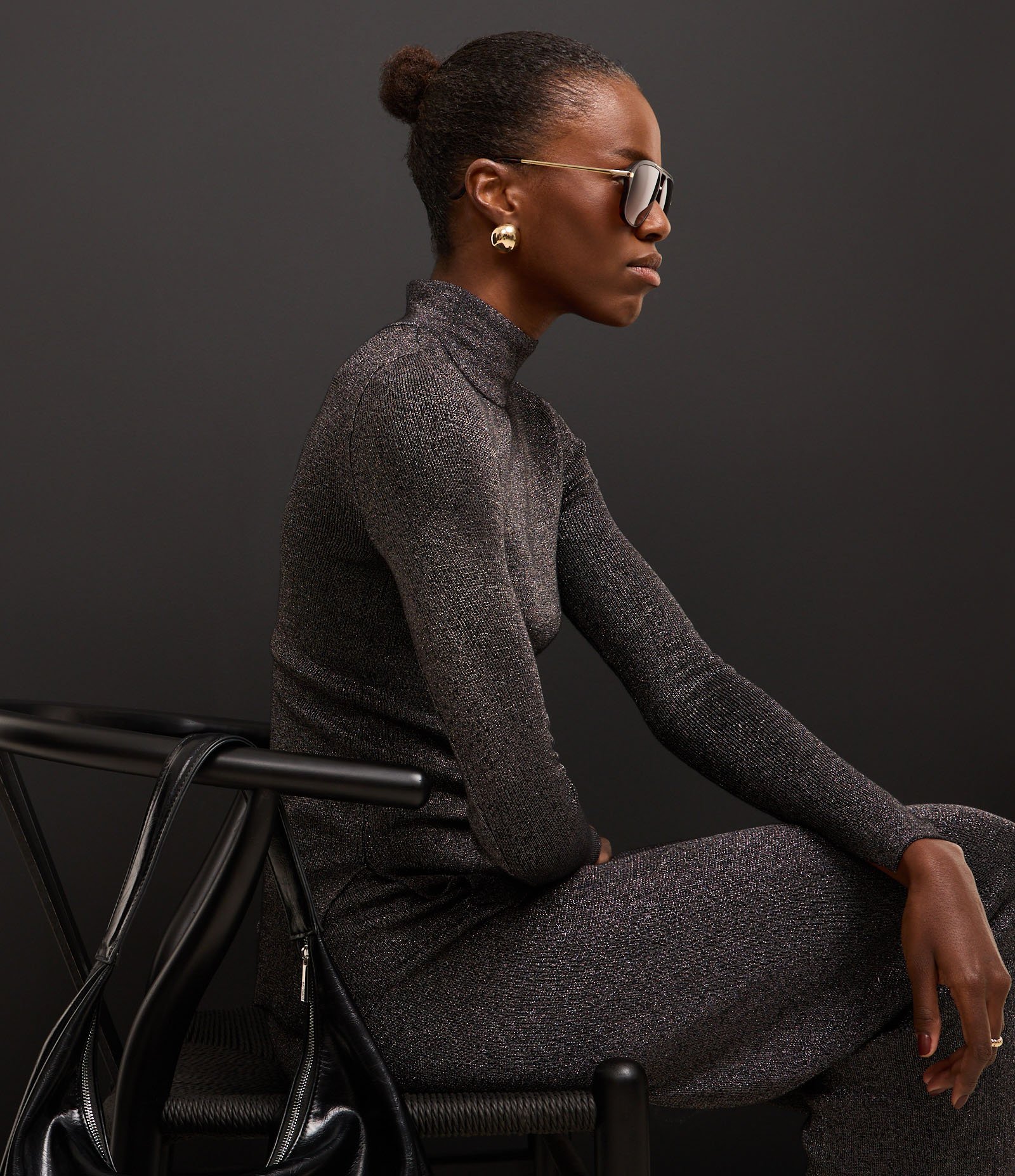 Calça Reta Cintura Alta em Tricô com Fio Metalizado Cinza 2