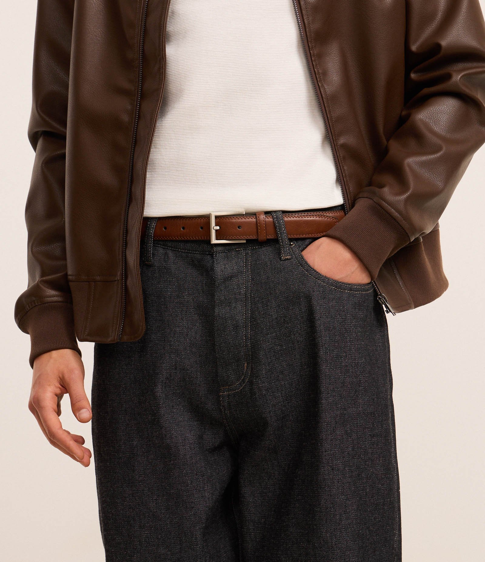 Cinto em Pu com Relevo e Fivela Quadrada Marrom 2