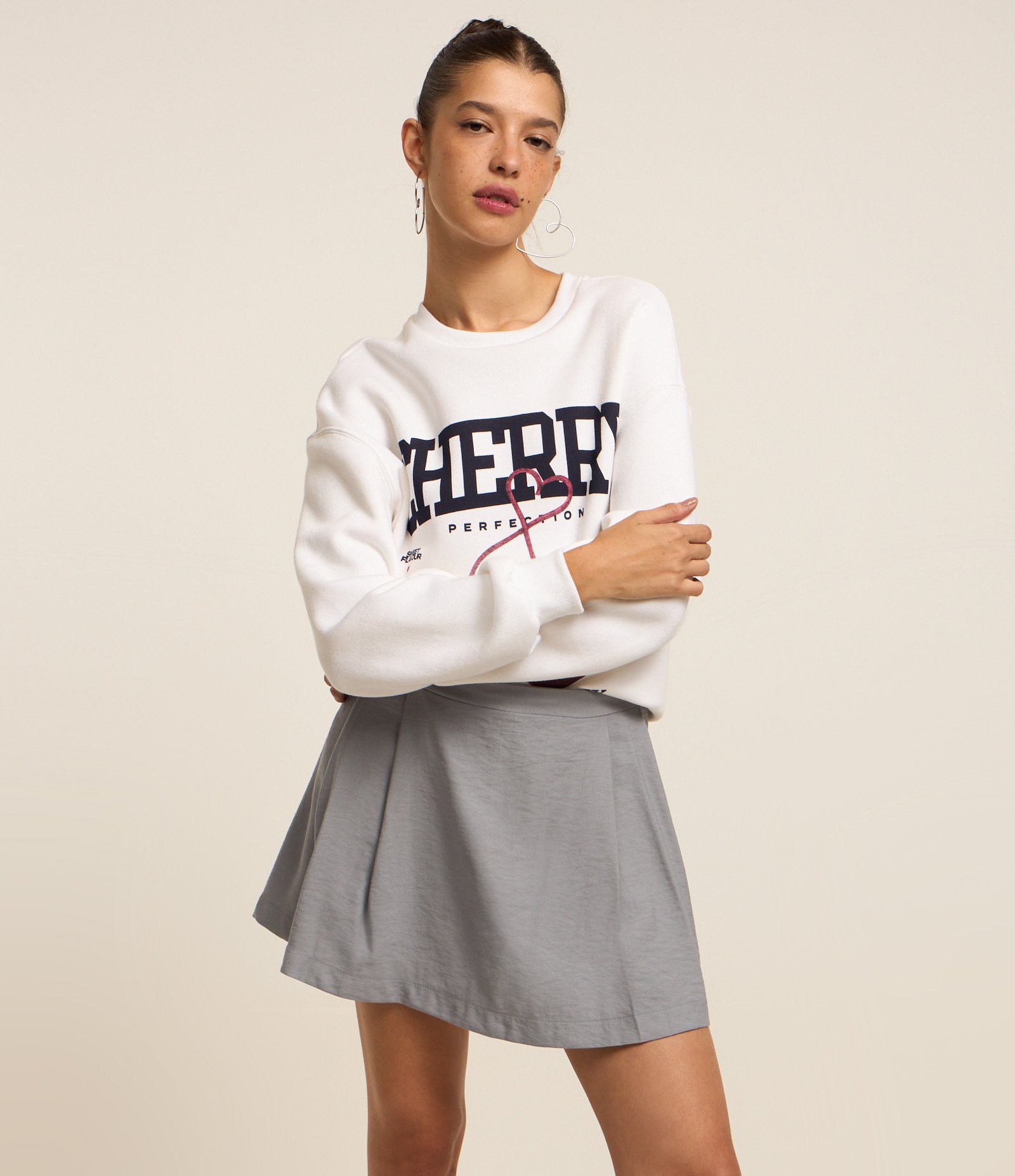 Saia Curta em Alfaiataria com Pregas Cinza 2