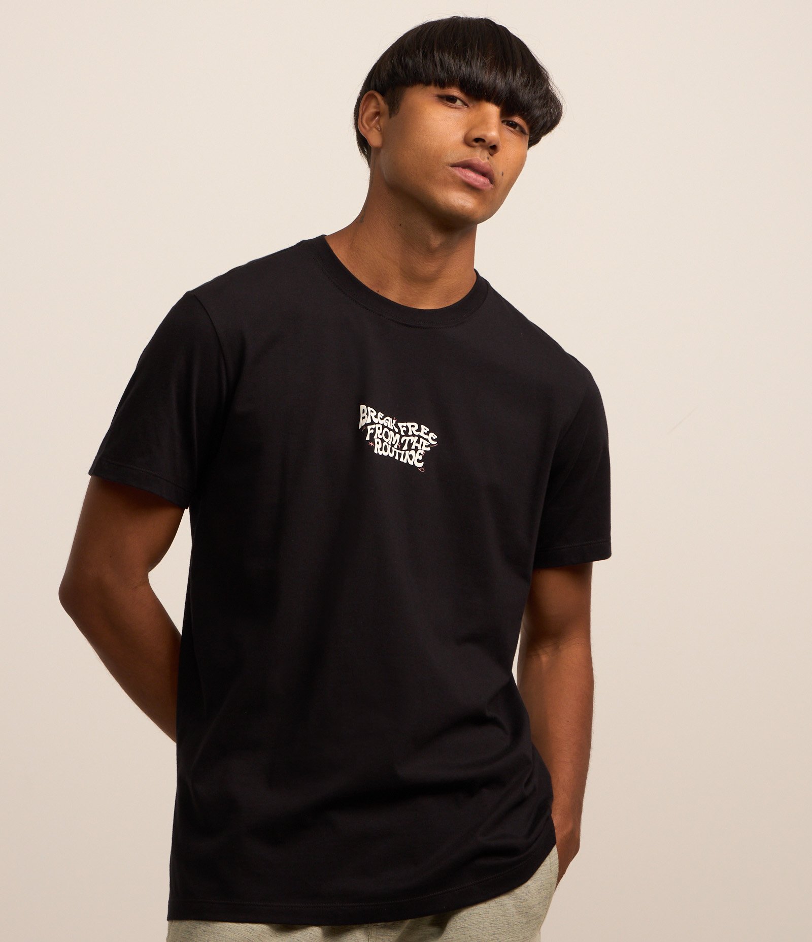 Camiseta Comfort em Algodão com Estampa Abstrata e Lettering Preto 2