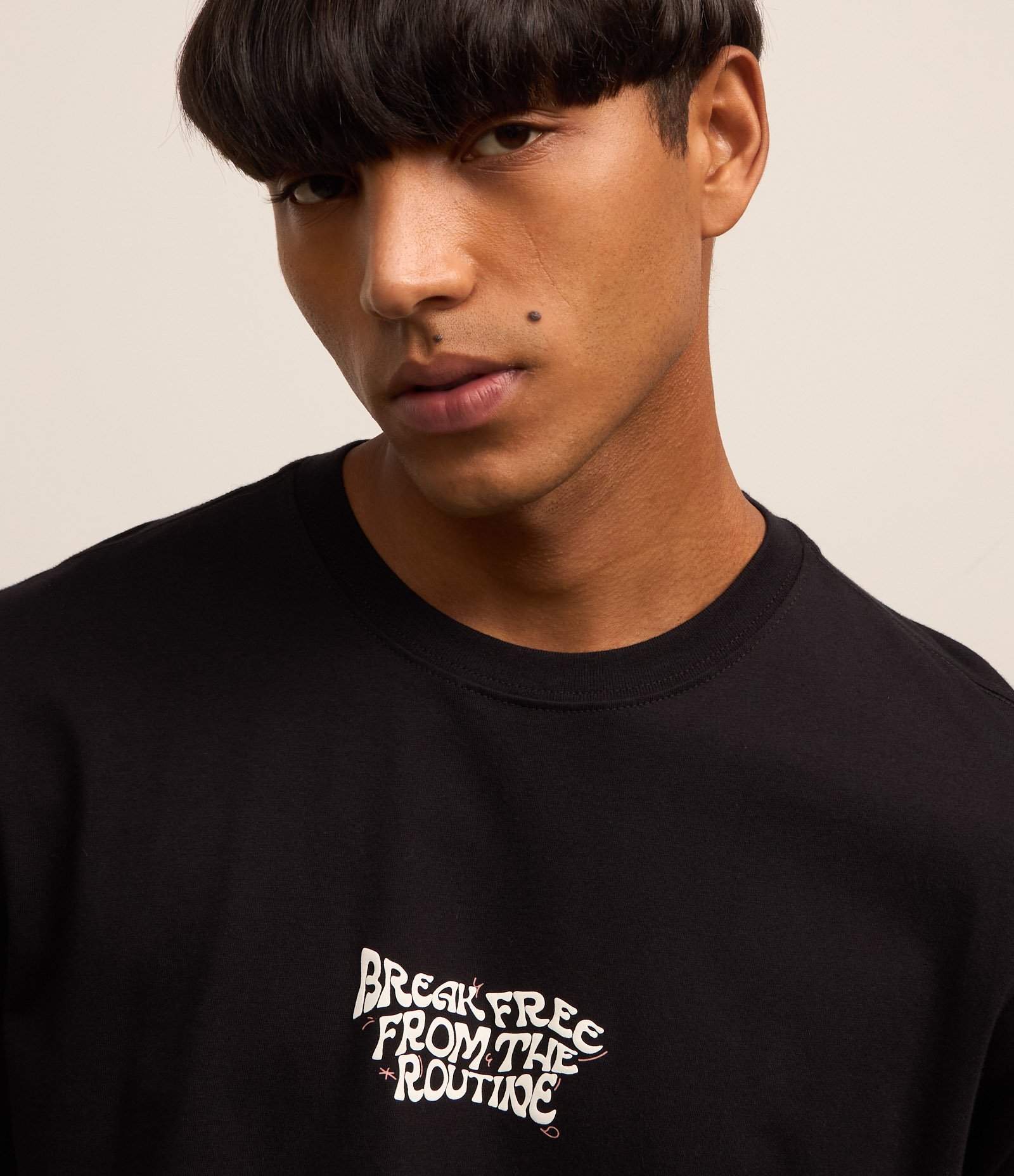 Camiseta Comfort em Algodão com Estampa Abstrata e Lettering Preto 5