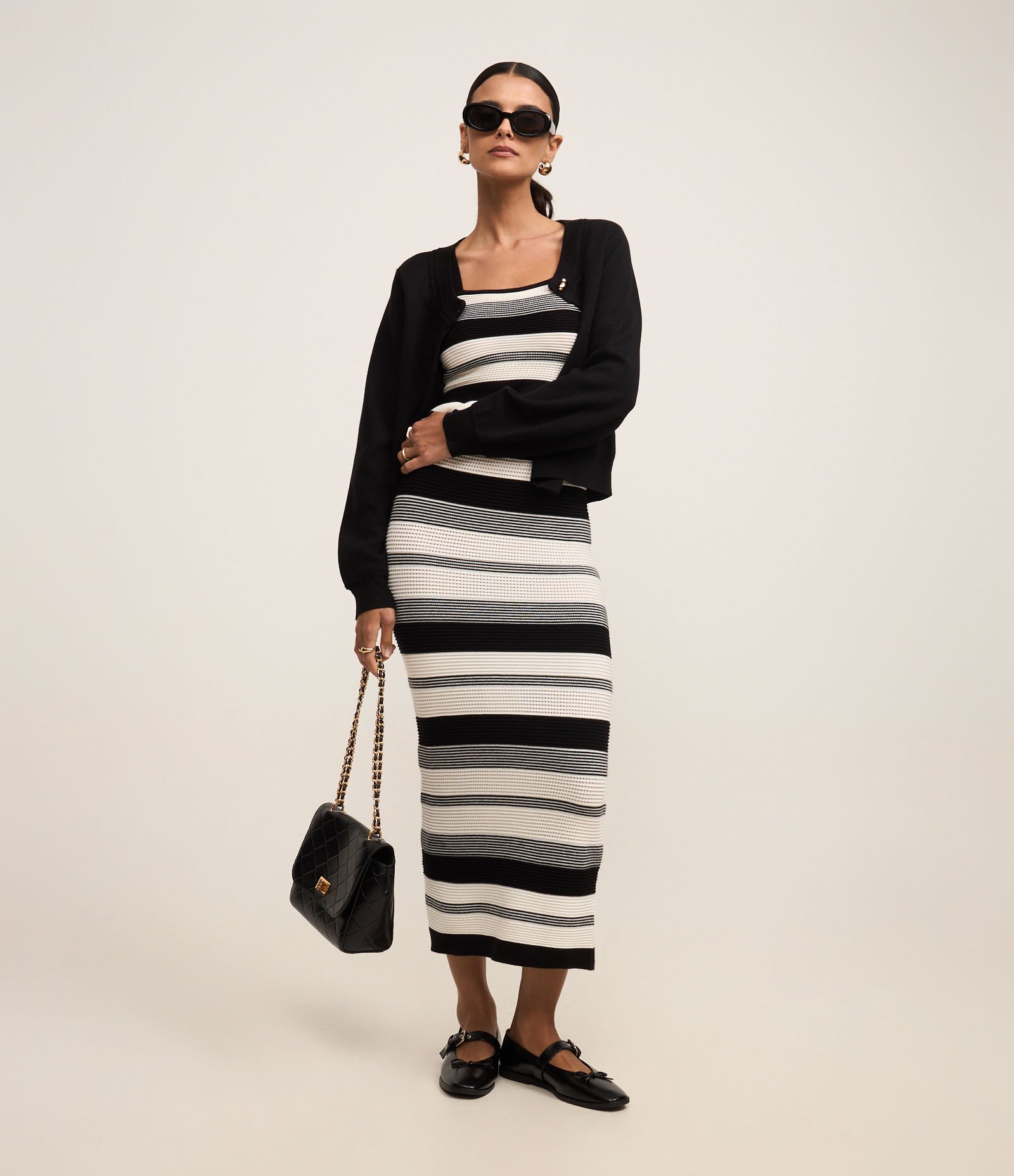 Blusa Cropped Listrada em Tricô com Frufru na Barra Preto/Branco 2