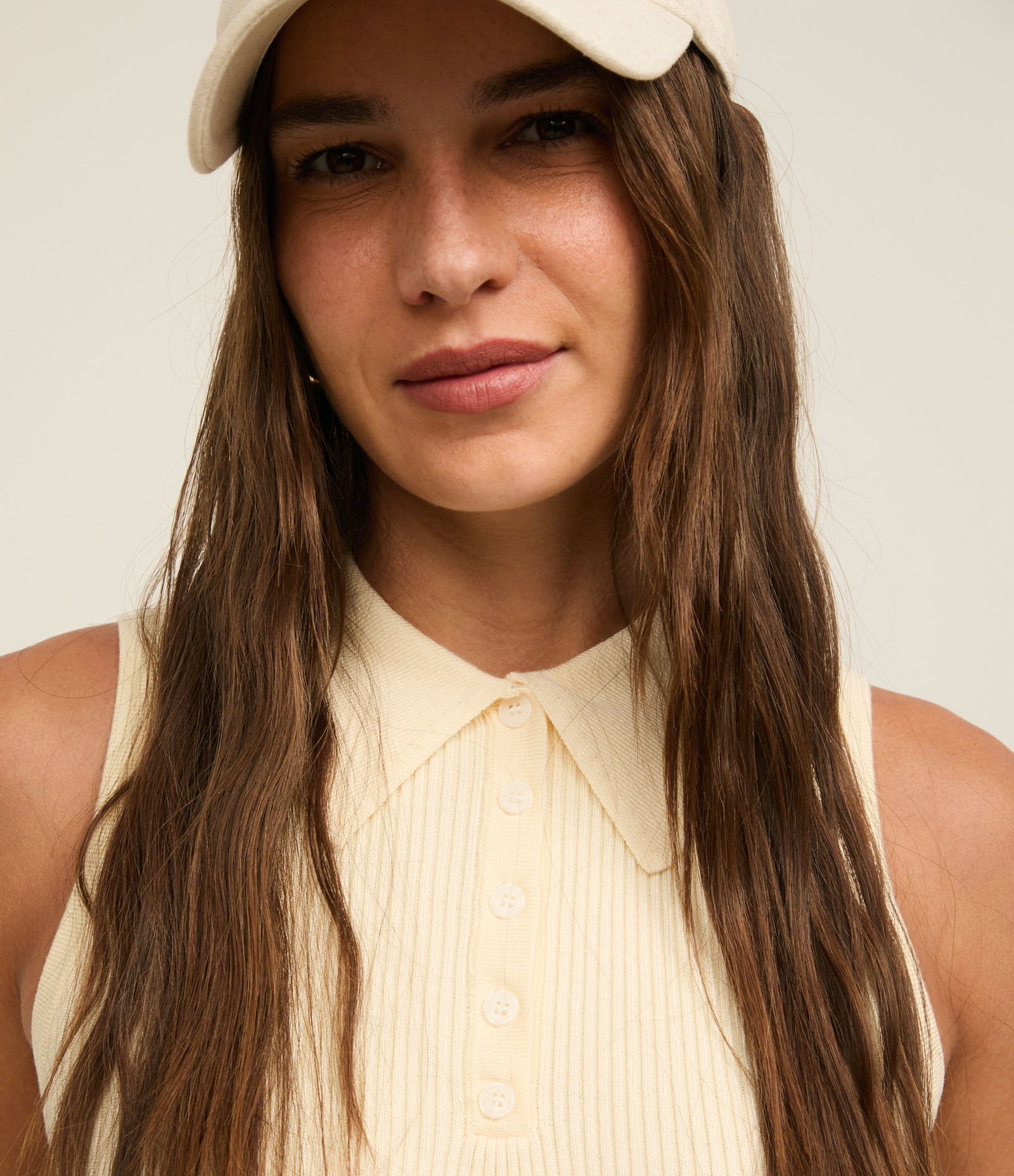 Blusa Canelada em Tricô com Gola Polo Off White 3