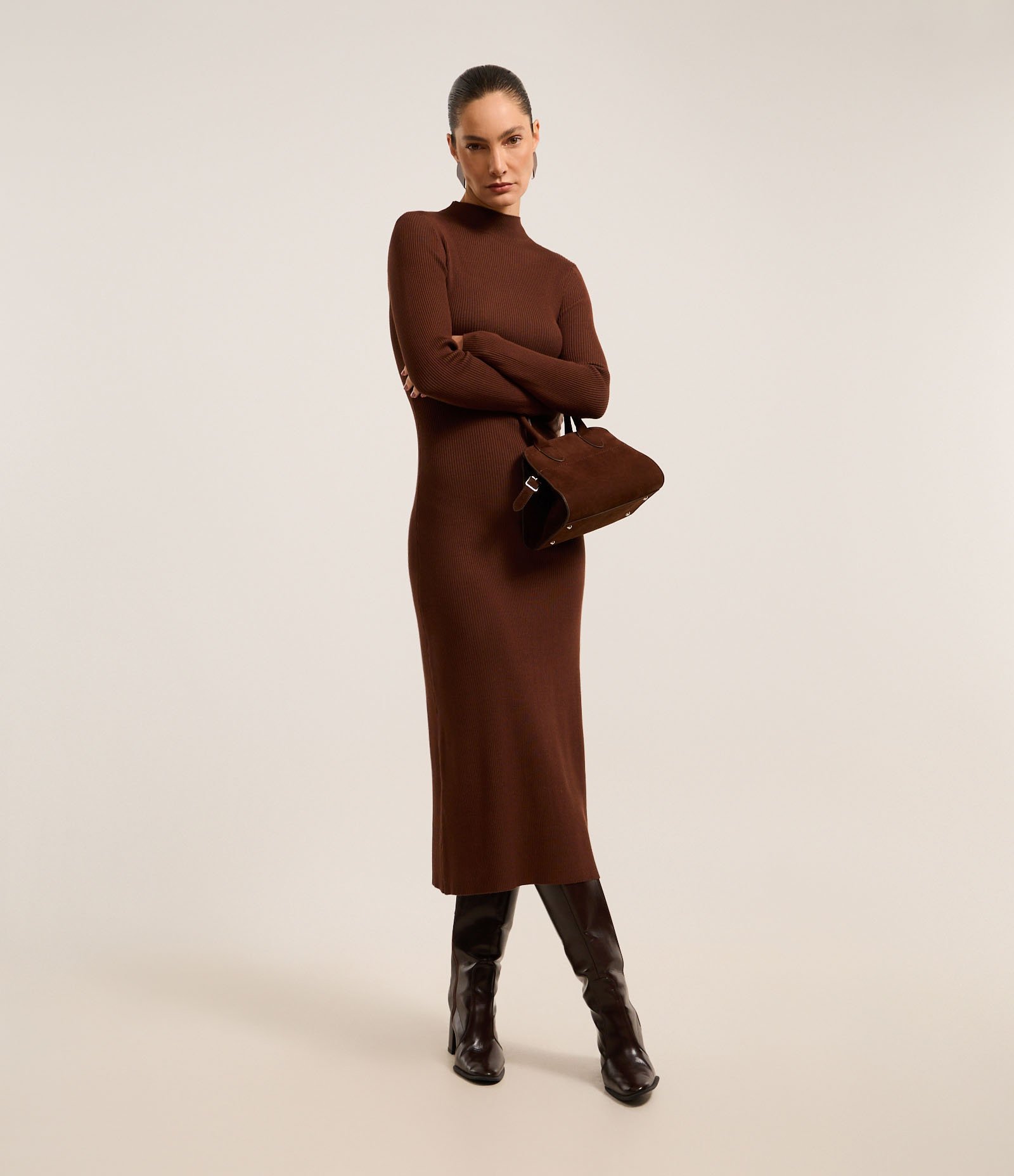Vestido Long Midi em Tricô com Gola Alta Marrom 1