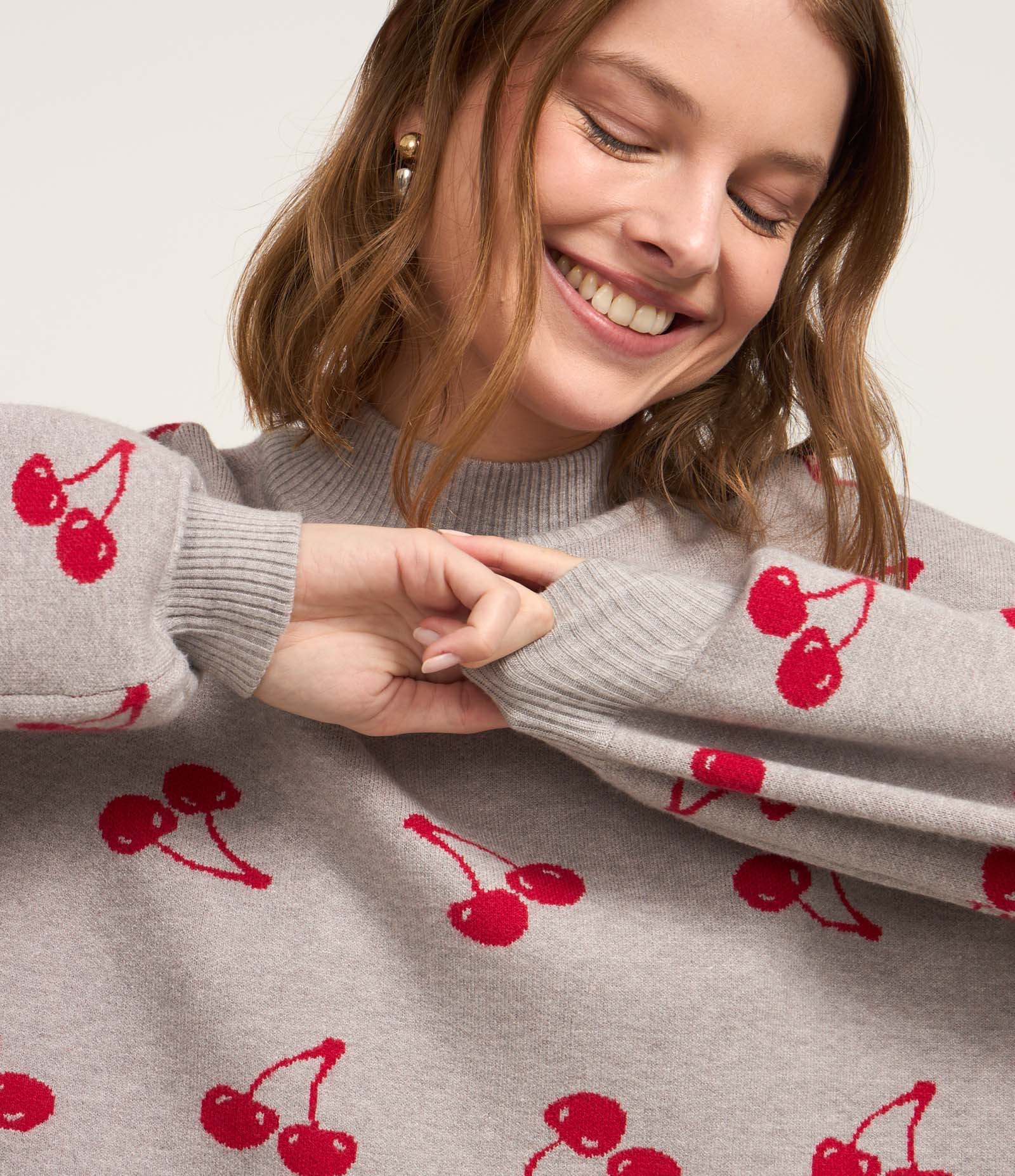 Blusão em Jacquard com Estampa de Cerejinhas Cinza 3