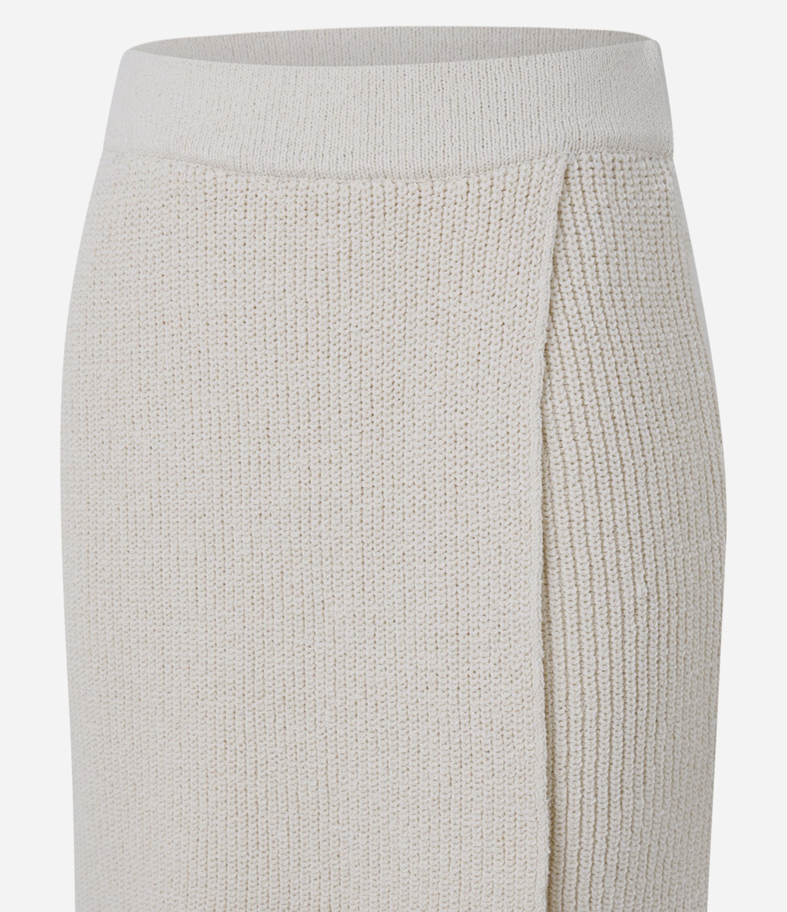 Saia Evasê New Midi em Tricô com Transpasse Bege 9