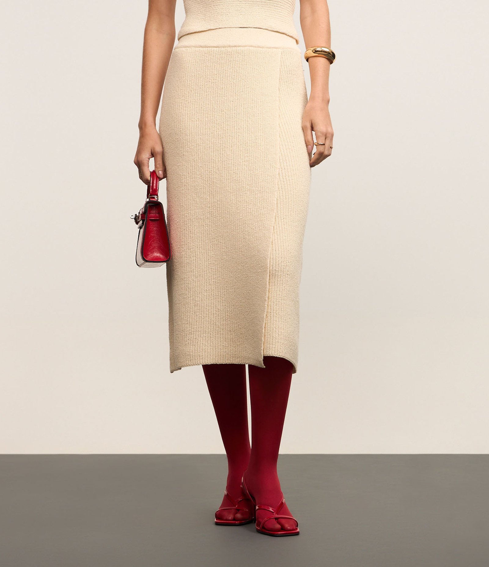 Saia Evasê New Midi em Tricô com Transpasse Bege 3