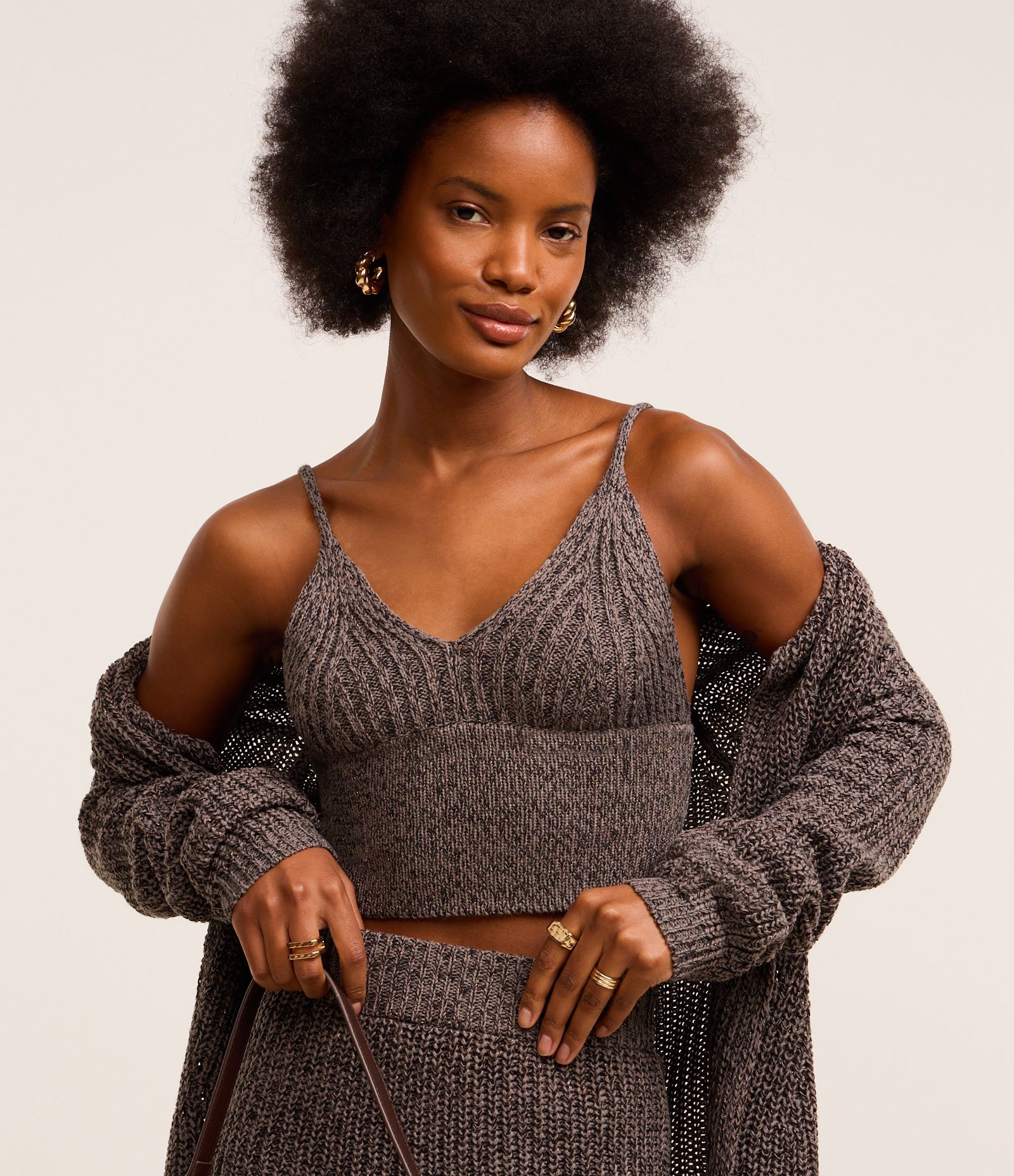 Blusa Cropped em Tricô com Fio Metalizado e Alça Regulável Cinza 1