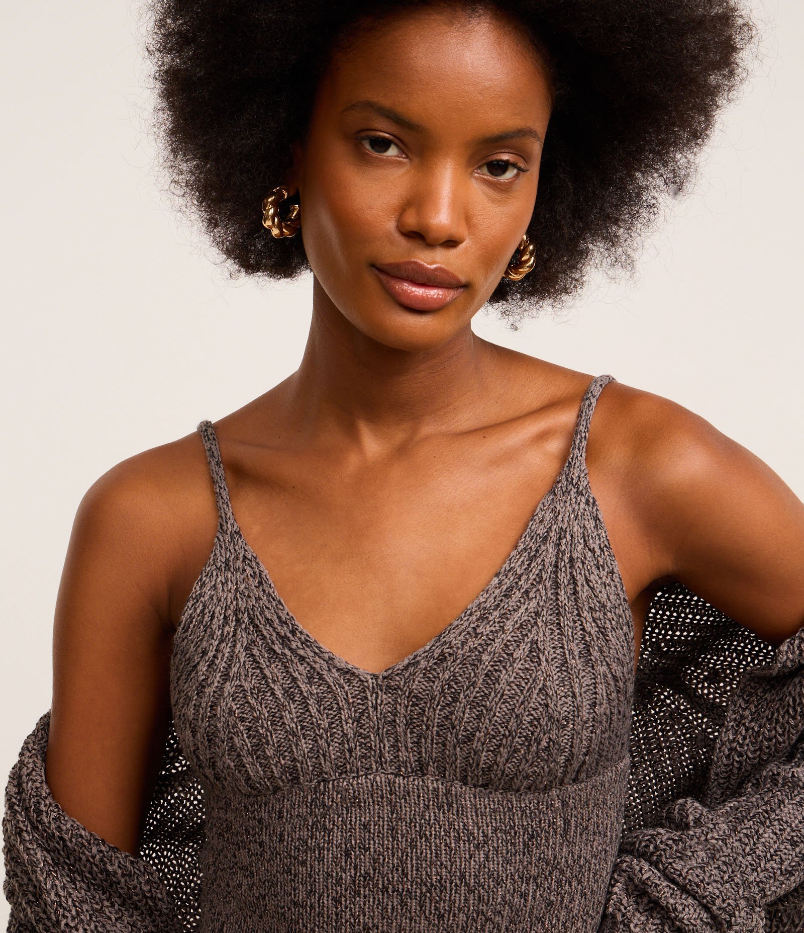 Blusa Cropped em Tricô com Fio Metalizado e Alça Regulável Cinza 3