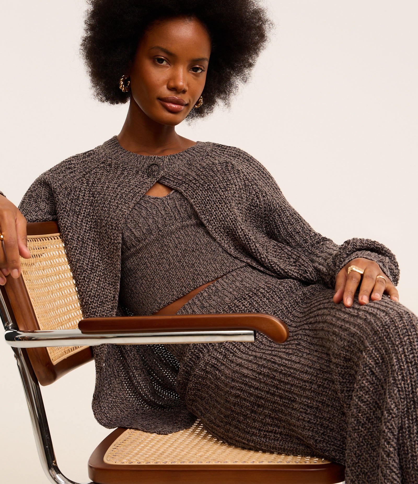 Blusa Cropped em Tricô com Fio Metalizado e Alça Regulável Cinza 5