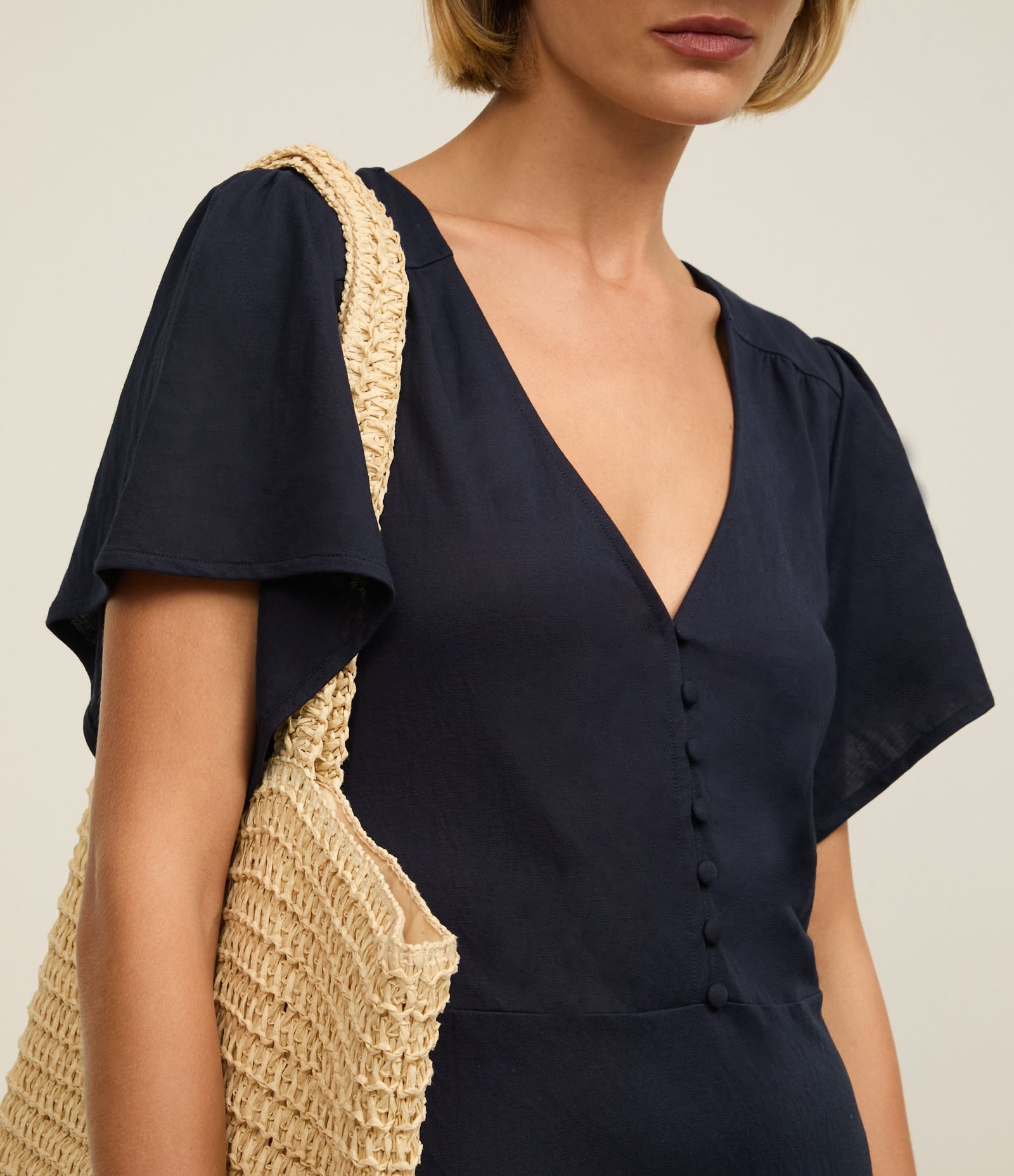 Vestido Midi em Malha de Viscose com Abotoamento no Decote Azul Escuro 3