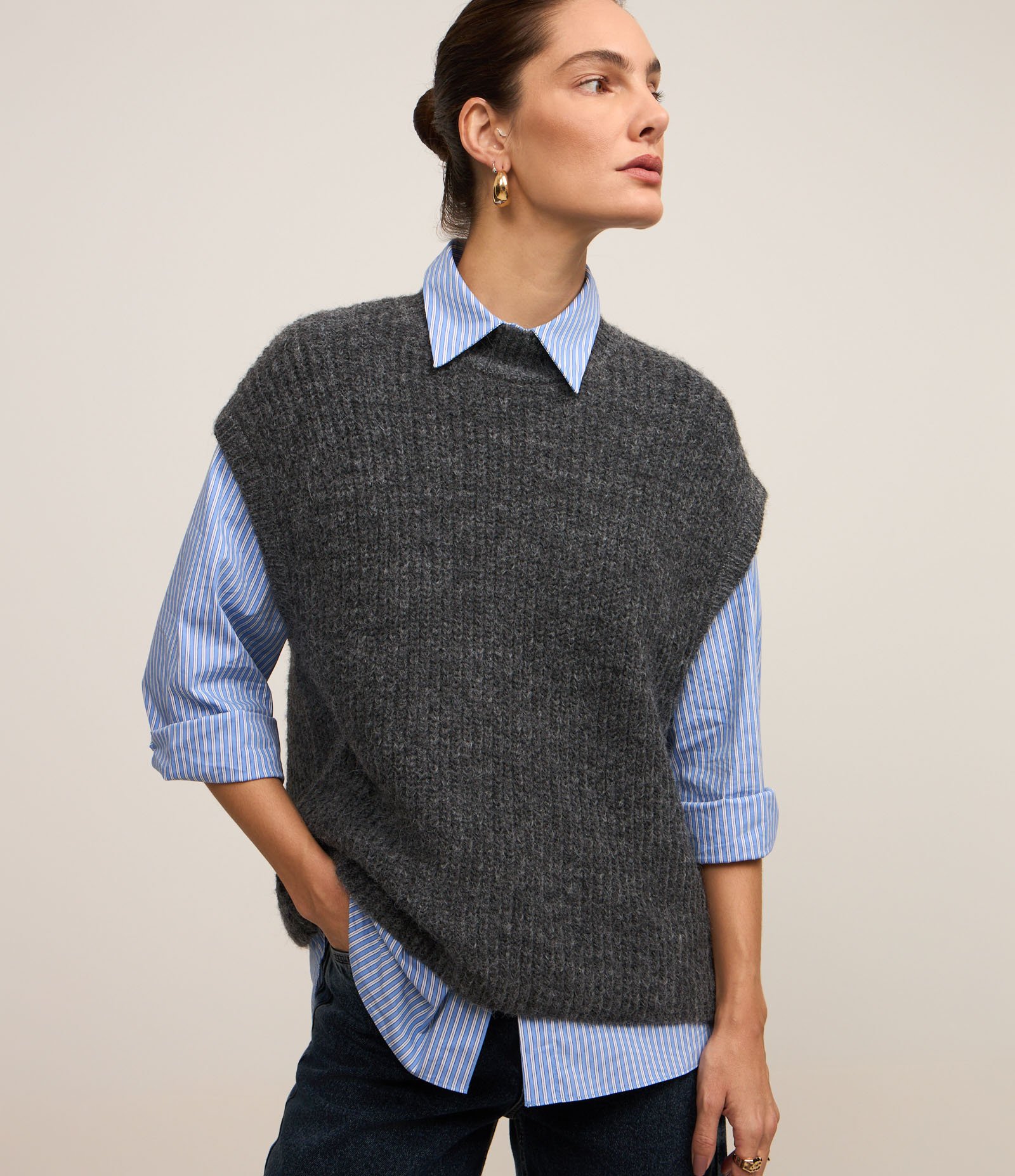 Colete Texturizado em Tricô com Caimento Leve Cinza 3