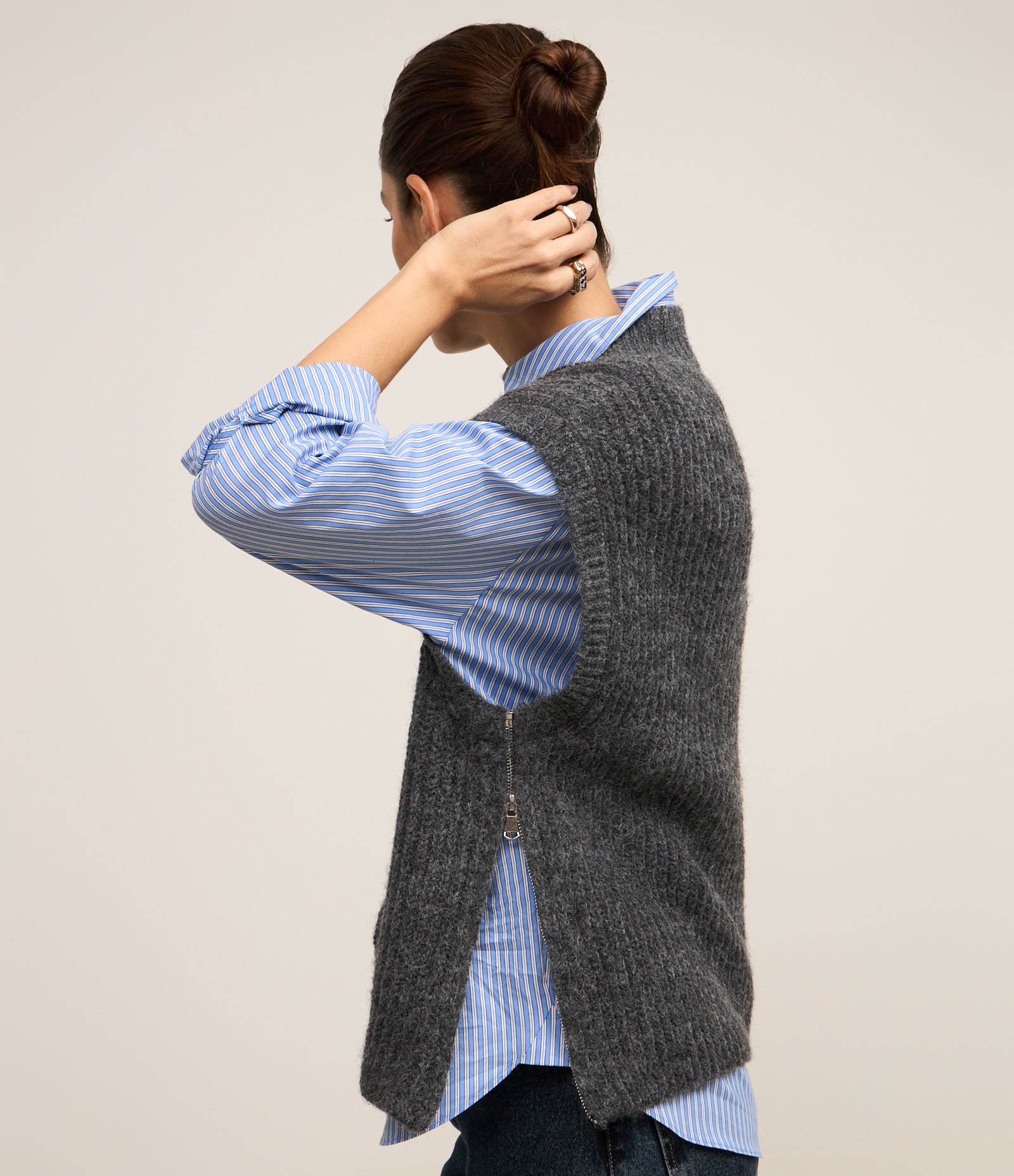 Colete Texturizado em Tricô com Caimento Leve Cinza 6