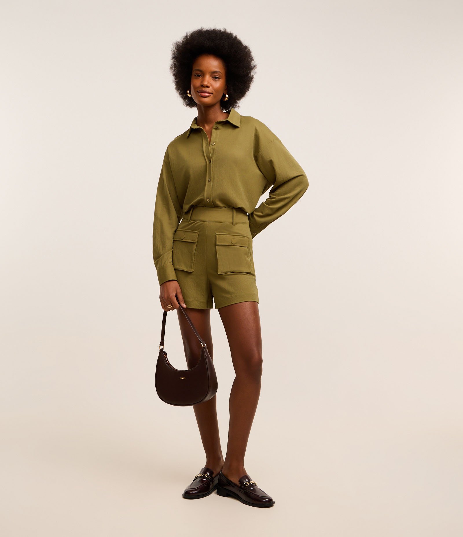 Short Reto Cintura Alta em Piquet com Bolsos Cargo Verde 1