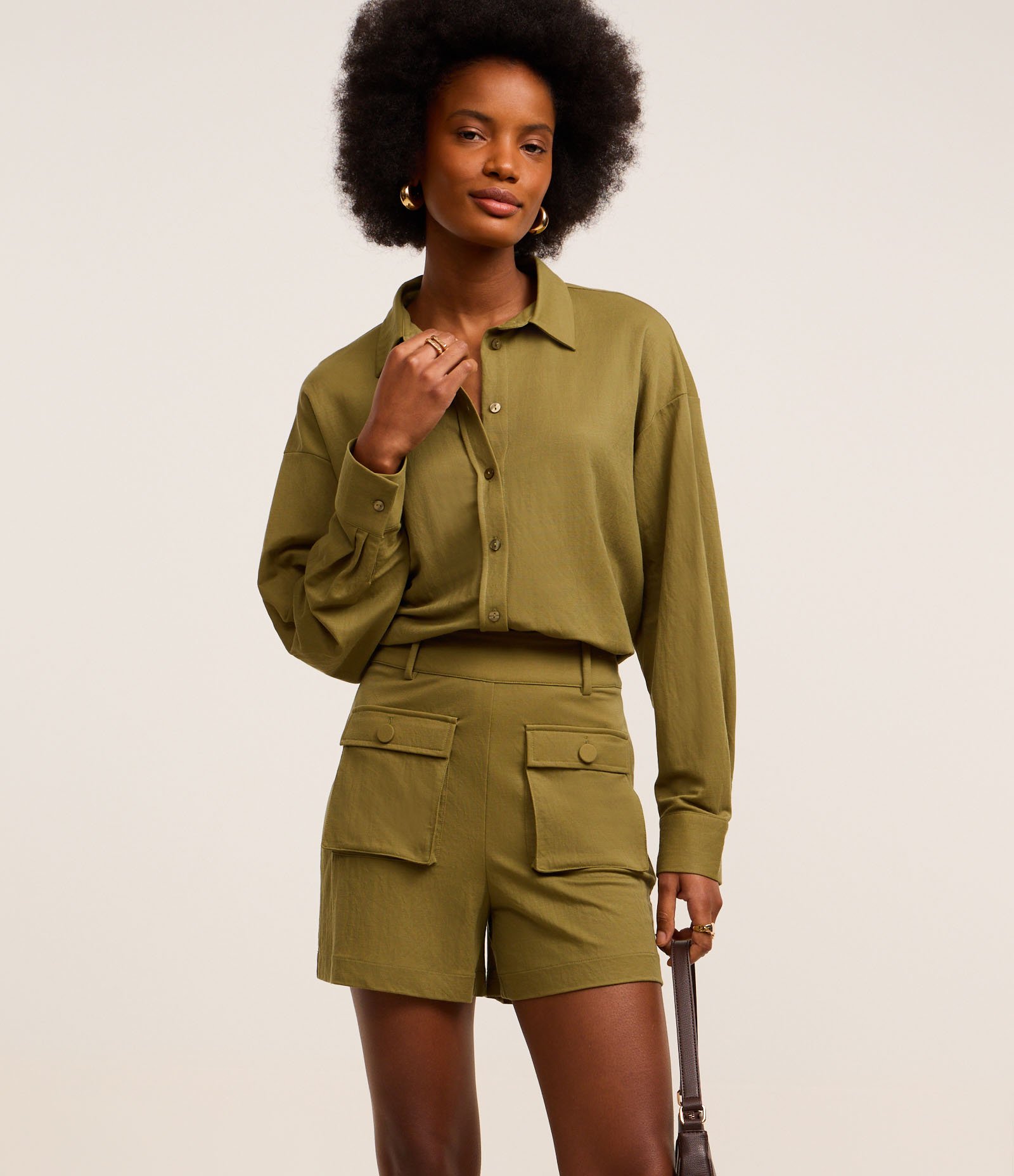 Short Reto Cintura Alta em Piquet com Bolsos Cargo Verde 2