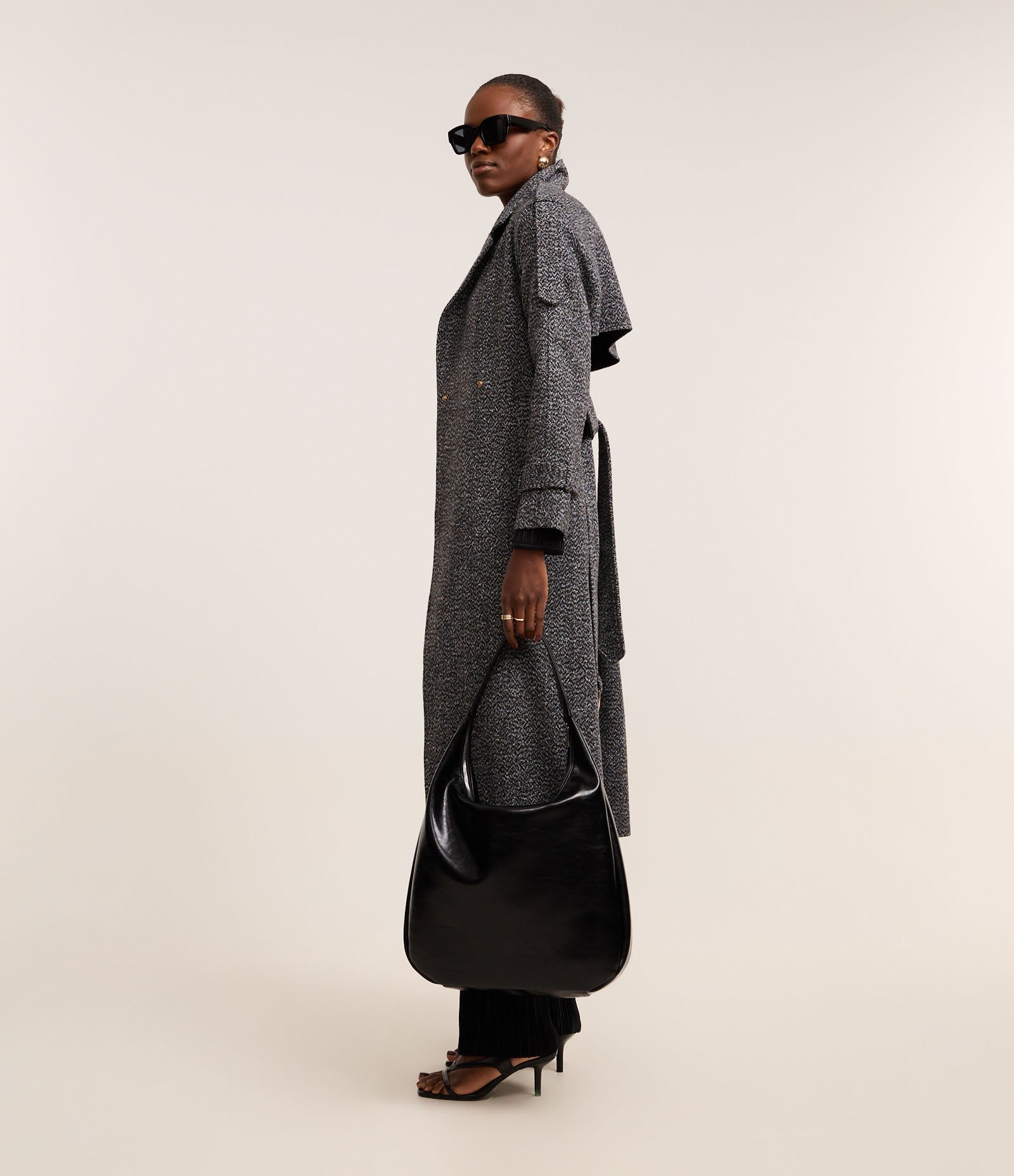 Suéter com Efeito Plissado e Decote Redondo Preto 4