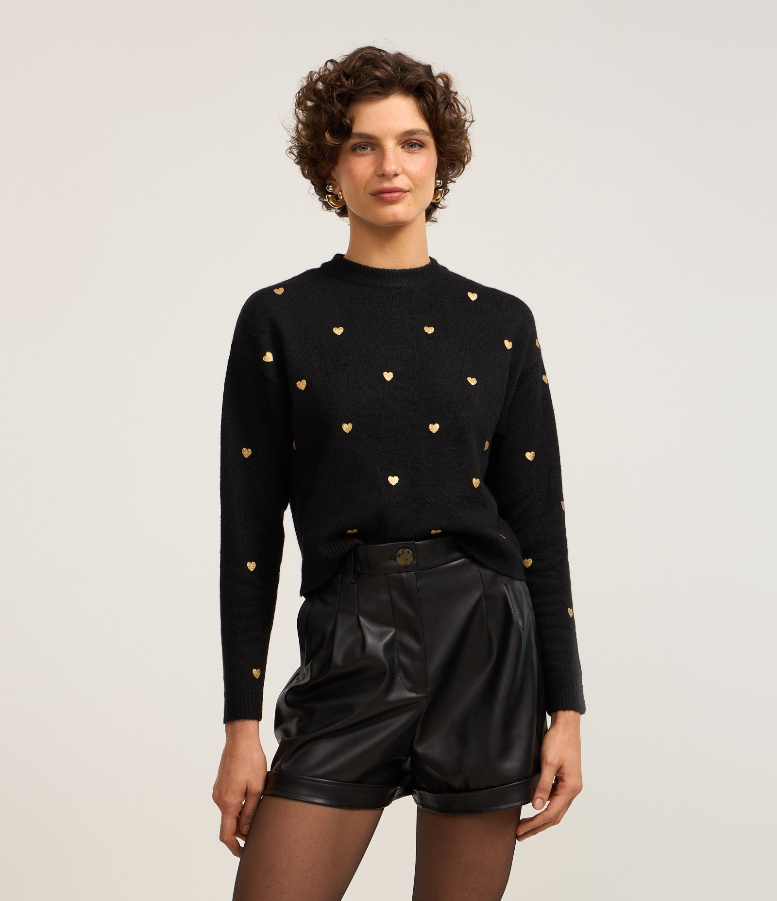 Suéter em Tricô com Cava Deslocada e Estampa Corações Preto 3