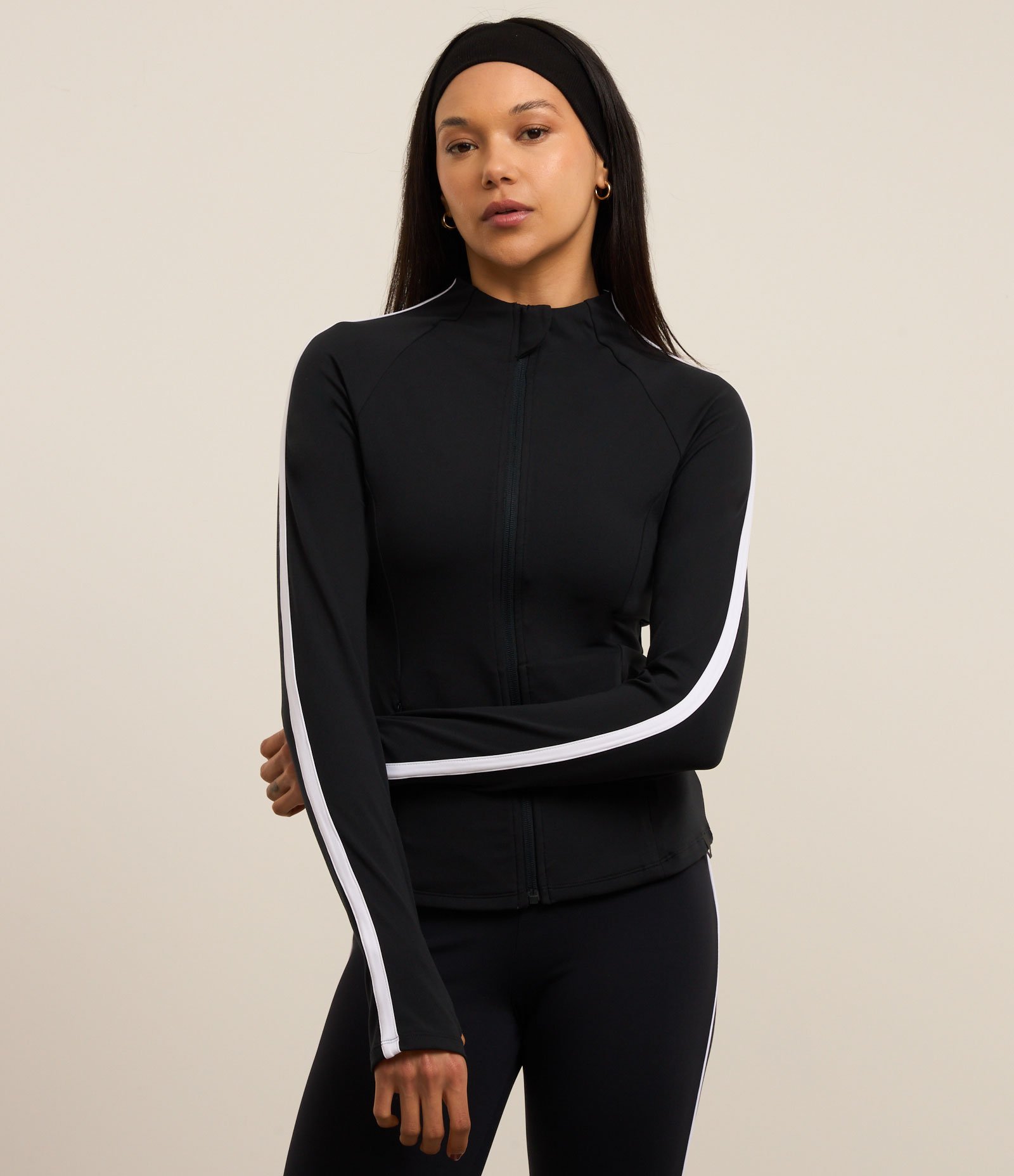 Jaqueta Esportiva Justa em Microfibra com Bolsos e Listra Contrastante Preto 1
