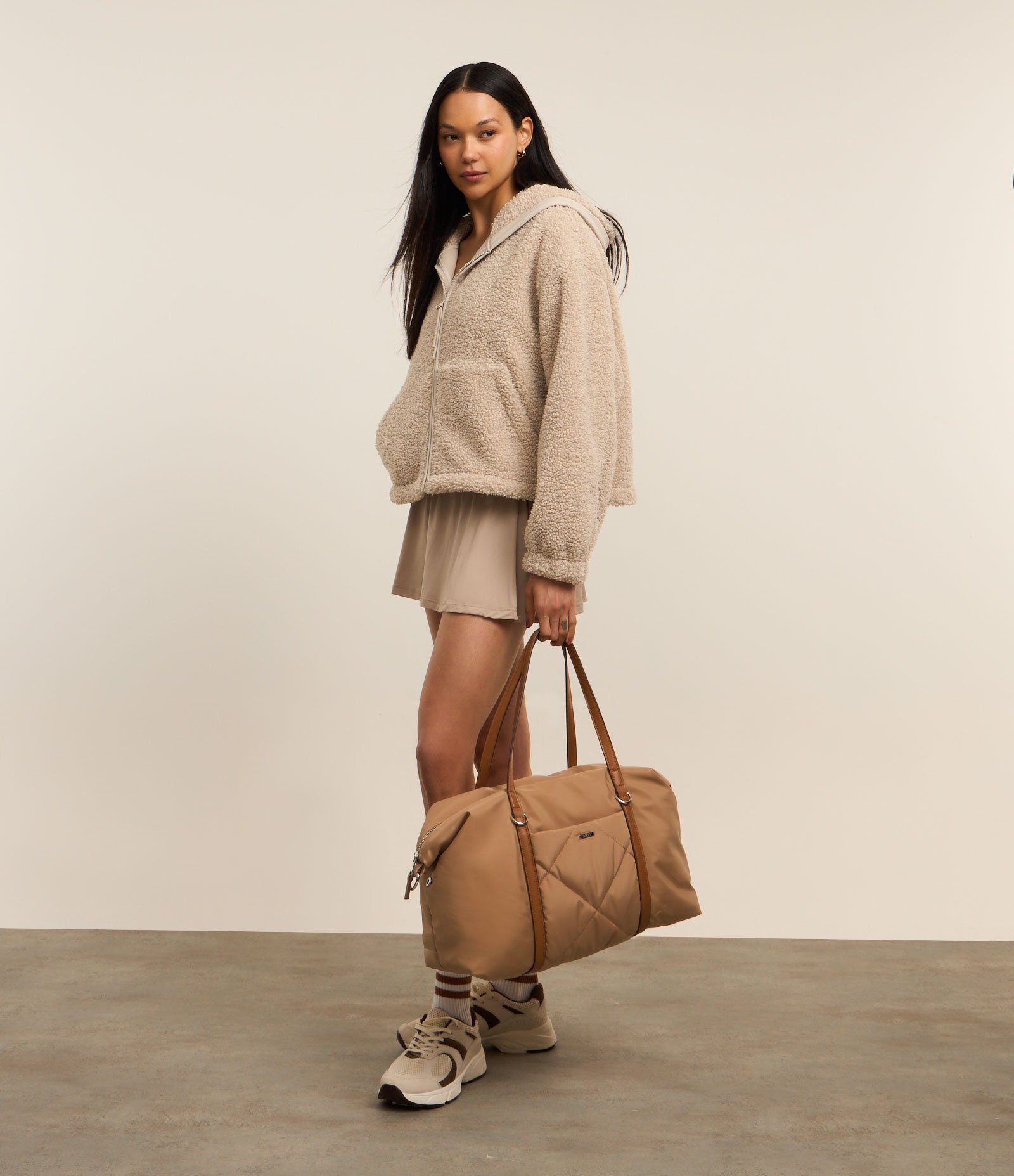 Jaqueta Esportiva em Sherpa com Bolsos Cinza 3