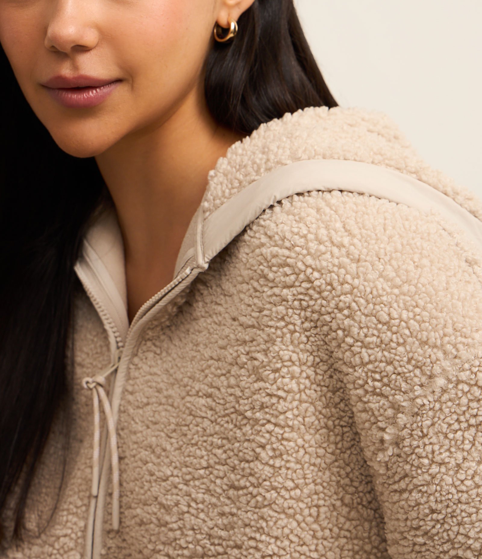 Jaqueta Esportiva em Sherpa com Bolsos Cinza 4