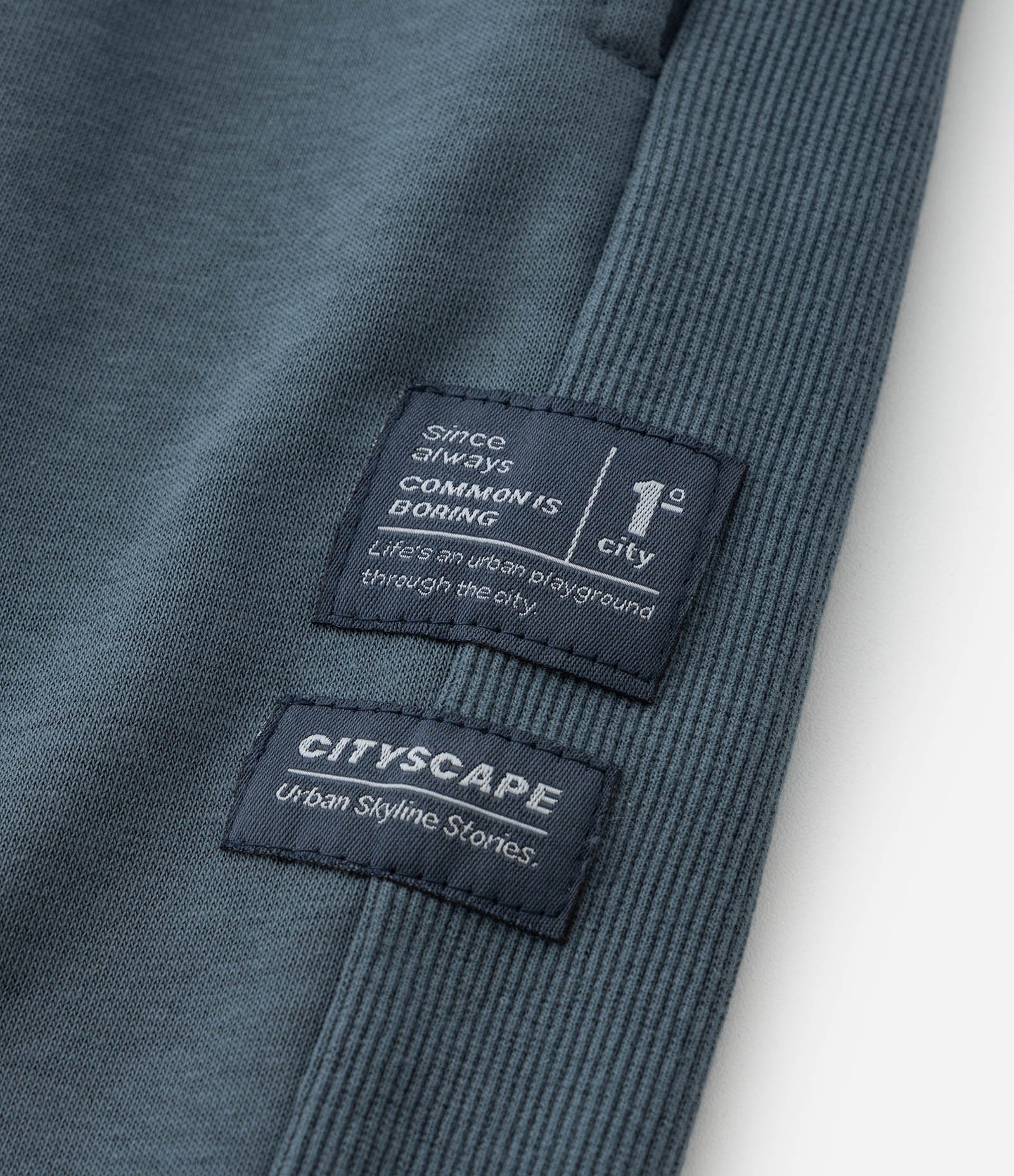 Bermuda Infantil com Etiqueta Aplicada - Tam 5 a 14 Anos Azul 5