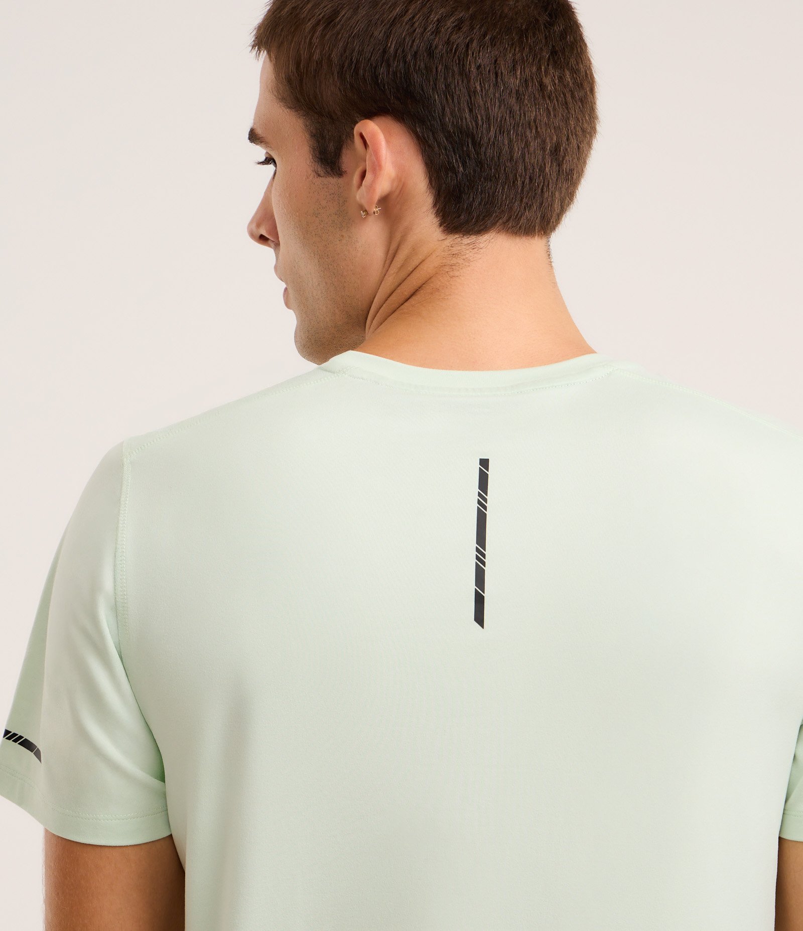 Camiseta Regular Esportiva em Tecnologia Dry com Etiqueta na Barra Azul Esverado 3