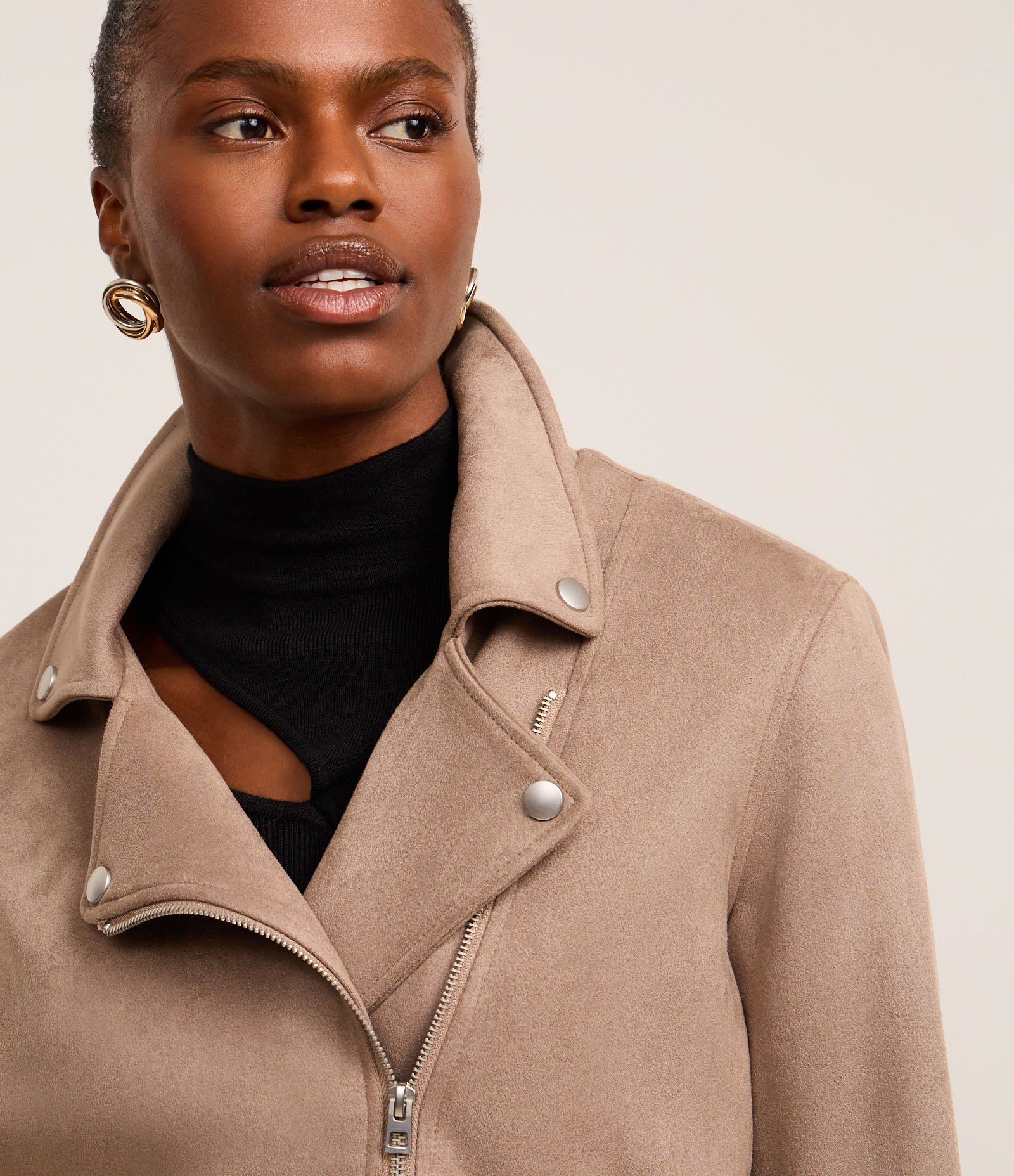 Jaqueta Perfecto em Suede com Gola Bowling e Bolsos Marrom 4