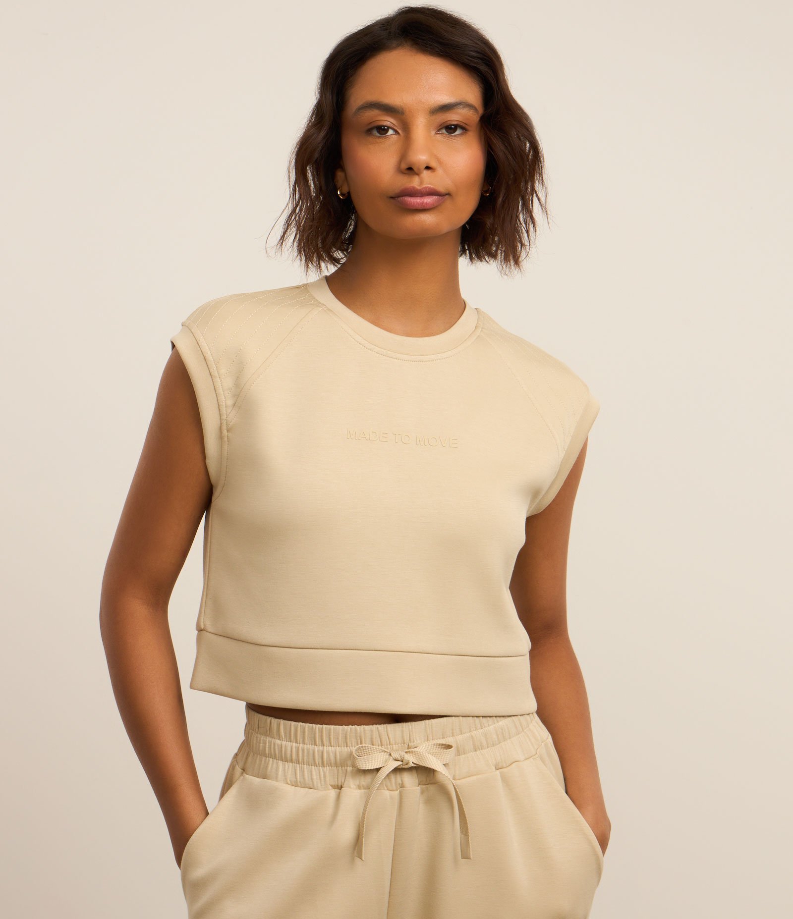 Camiseta Esportiva em Modal com Estampa Move e Pespontos Bege 1