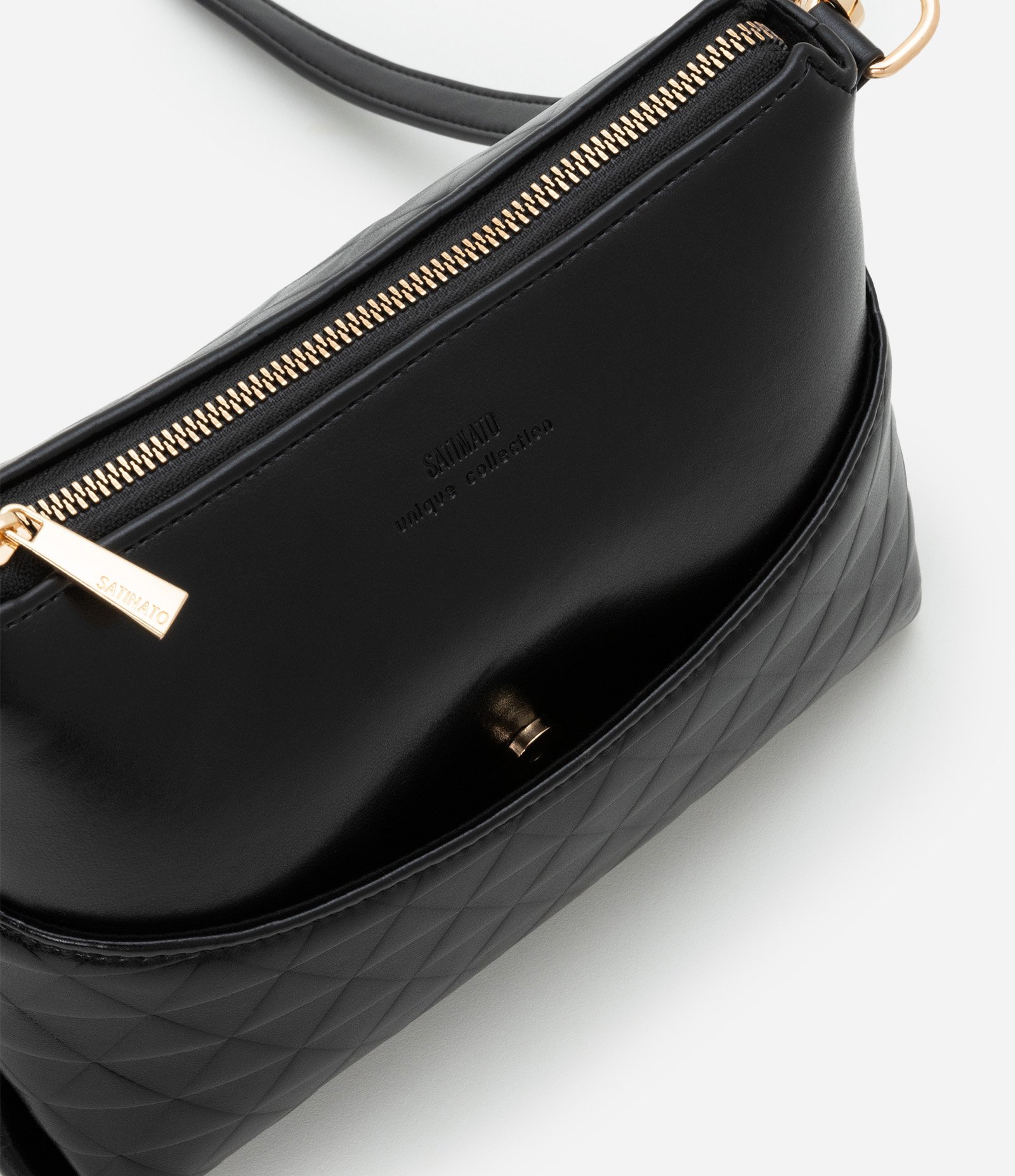 Bolsa Pequena em PU com Textura Embossed Preto 4