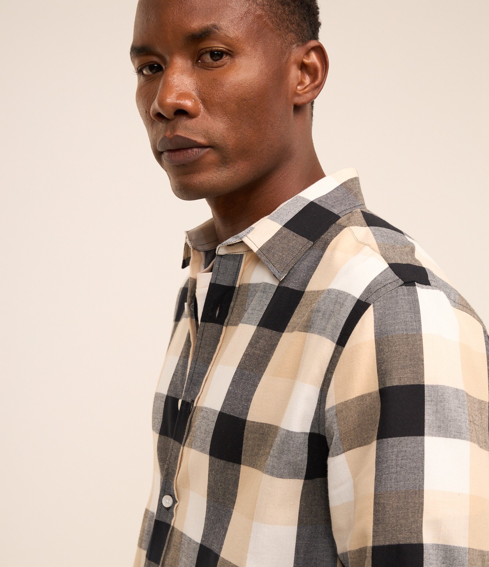 Camisa Regular em Flanela com Estampa Xadrez Cinza/Amarelo/Bege 3
