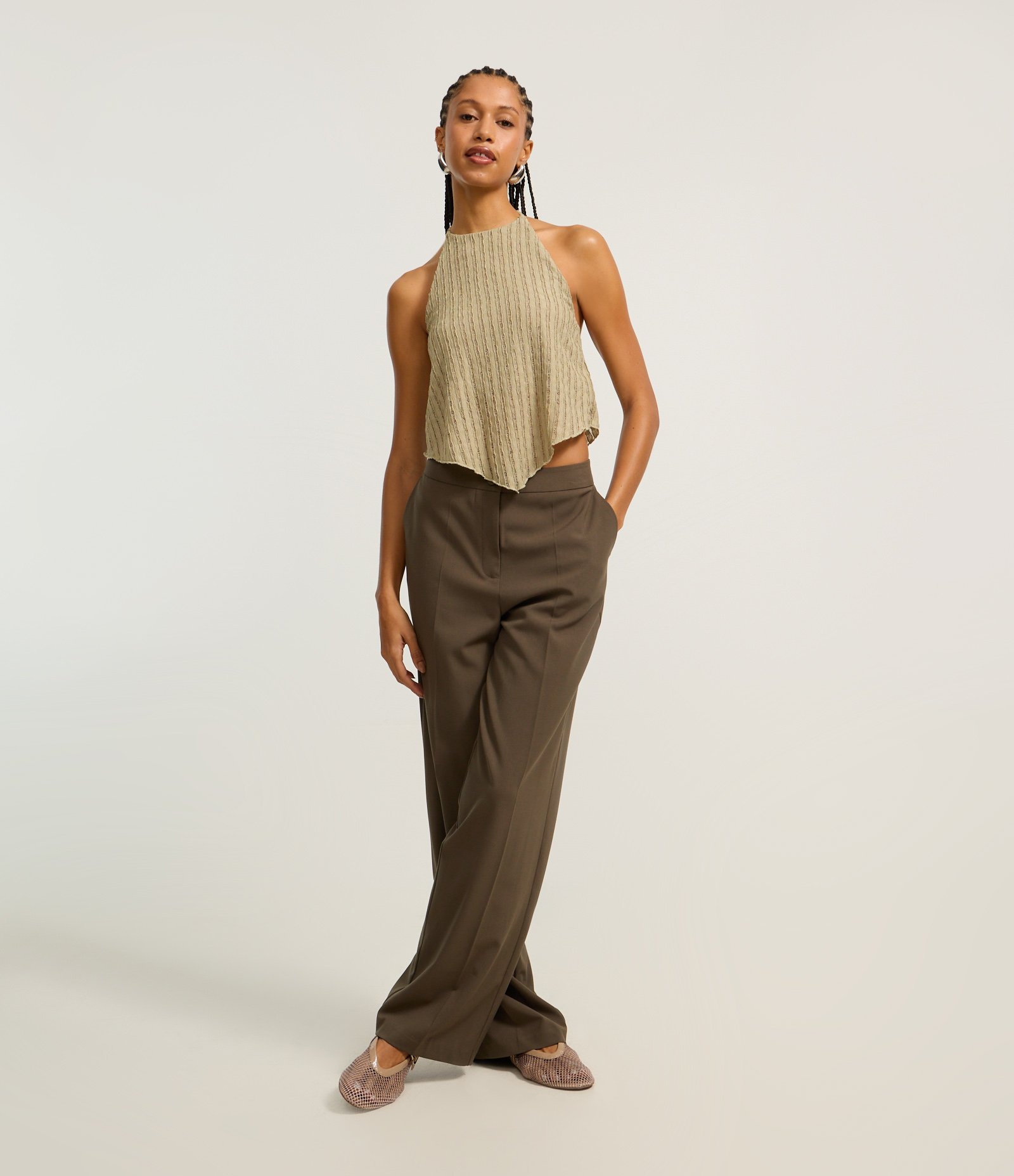 Calça Reta Alfaiatada com Bolsos e Frisos Verde escuro 1