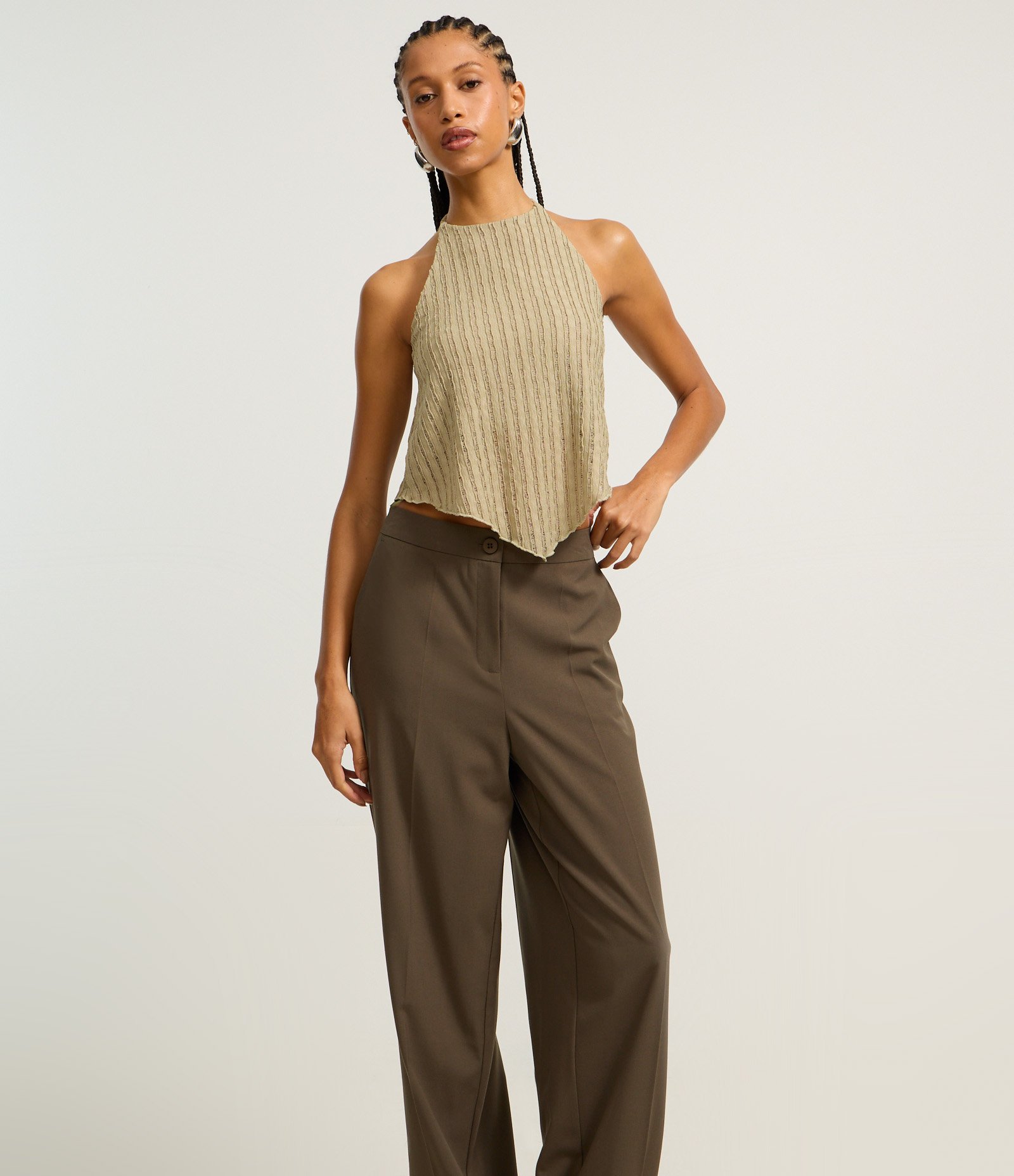 Calça Reta Alfaiatada com Bolsos e Frisos Verde escuro 2