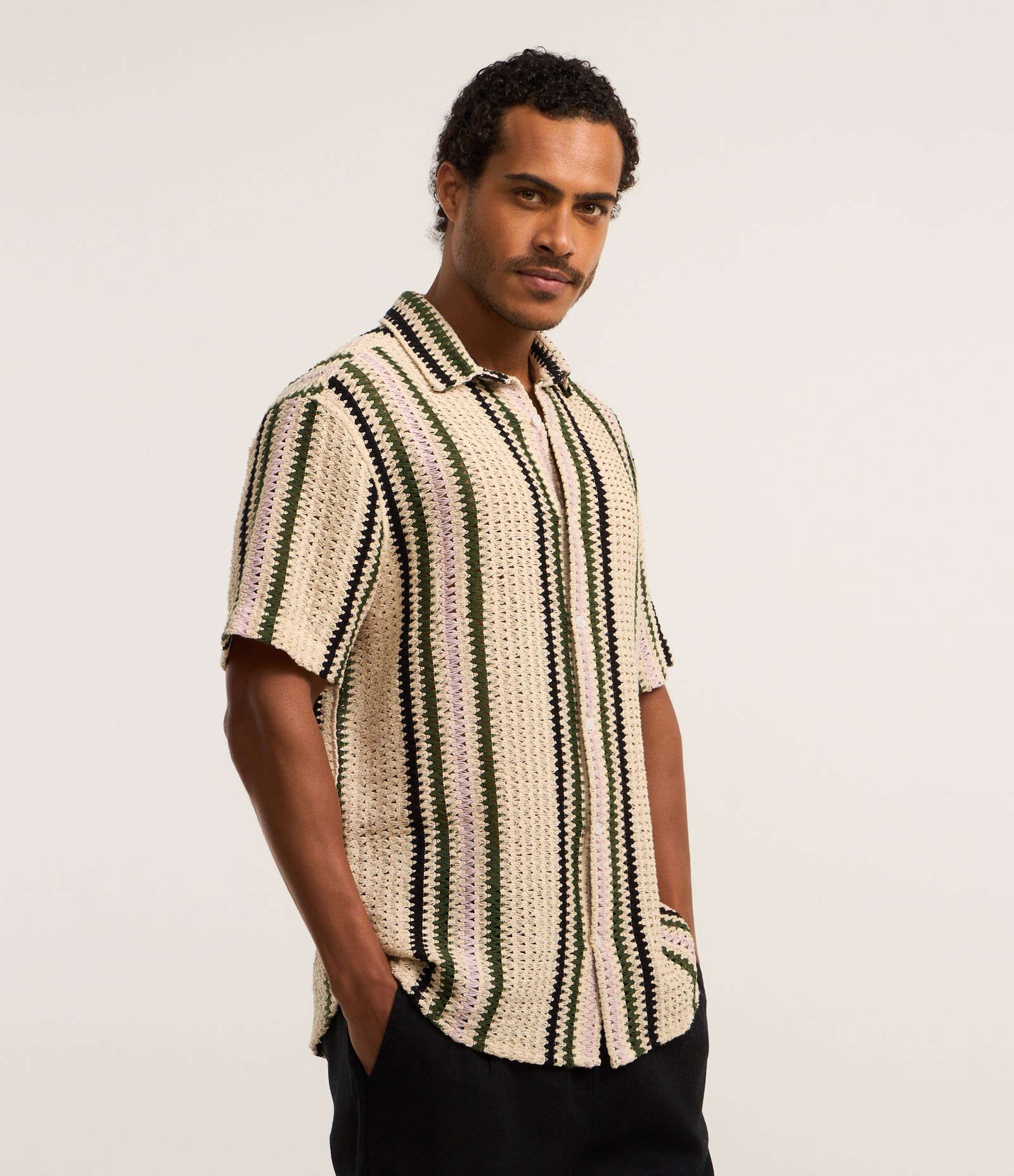 Camisa em Crochê Rustico com Textura e Listras Contrastantes Bege/Verde 1