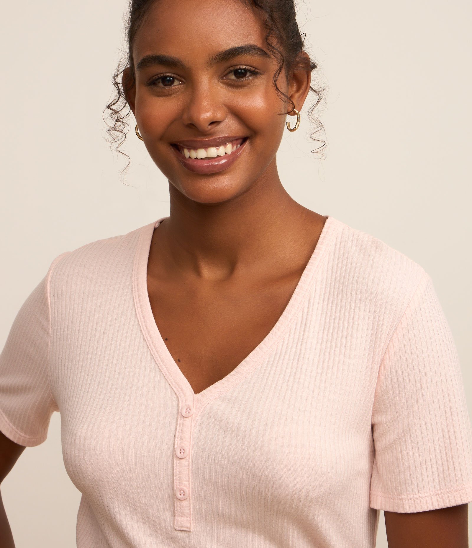 Pijama Longo em Ribana com Estampa de Poá e Gola V Rosa 2