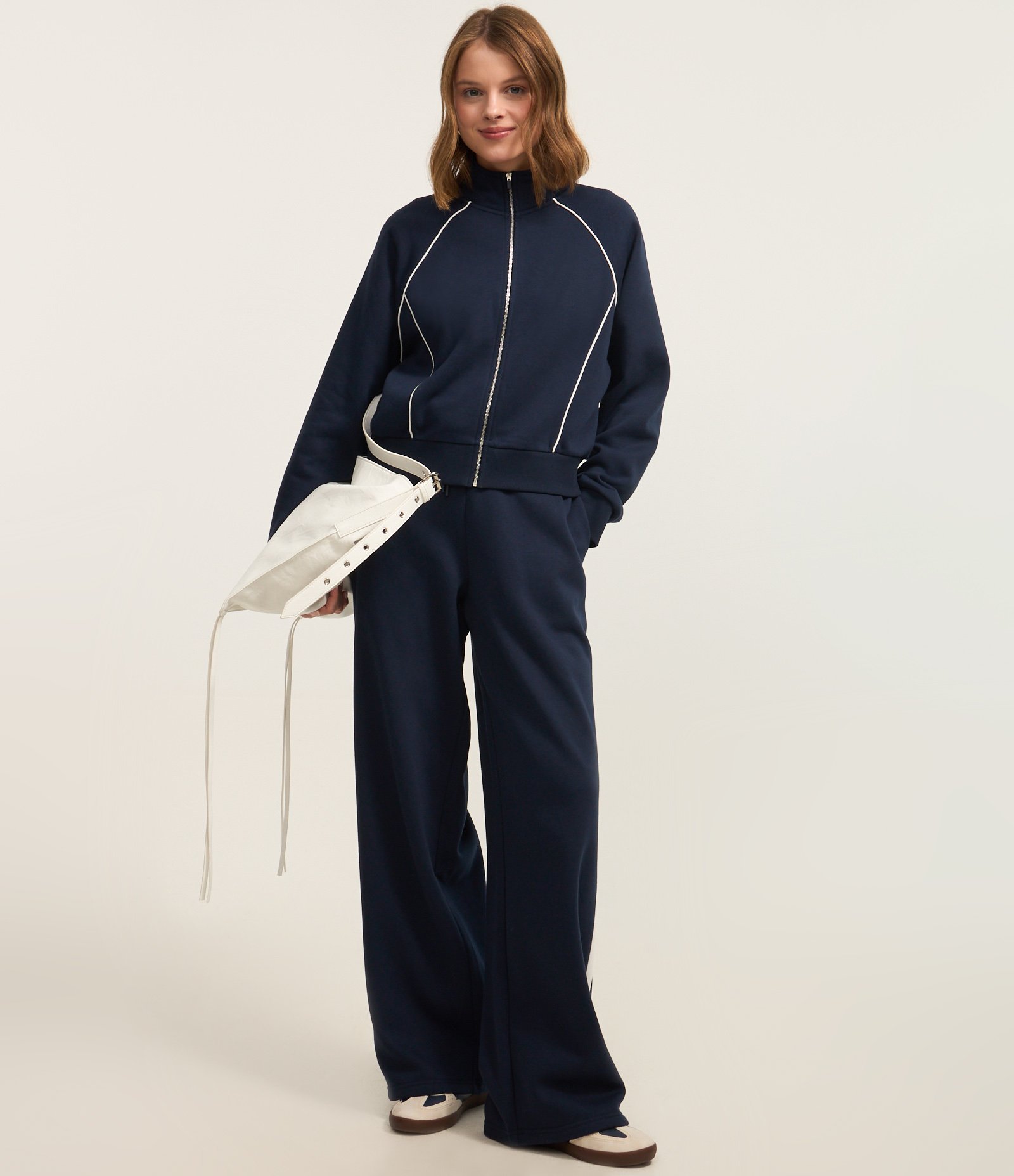 Casaco Moletom com Gola Alta e Detalhe Contrastante Azul 2