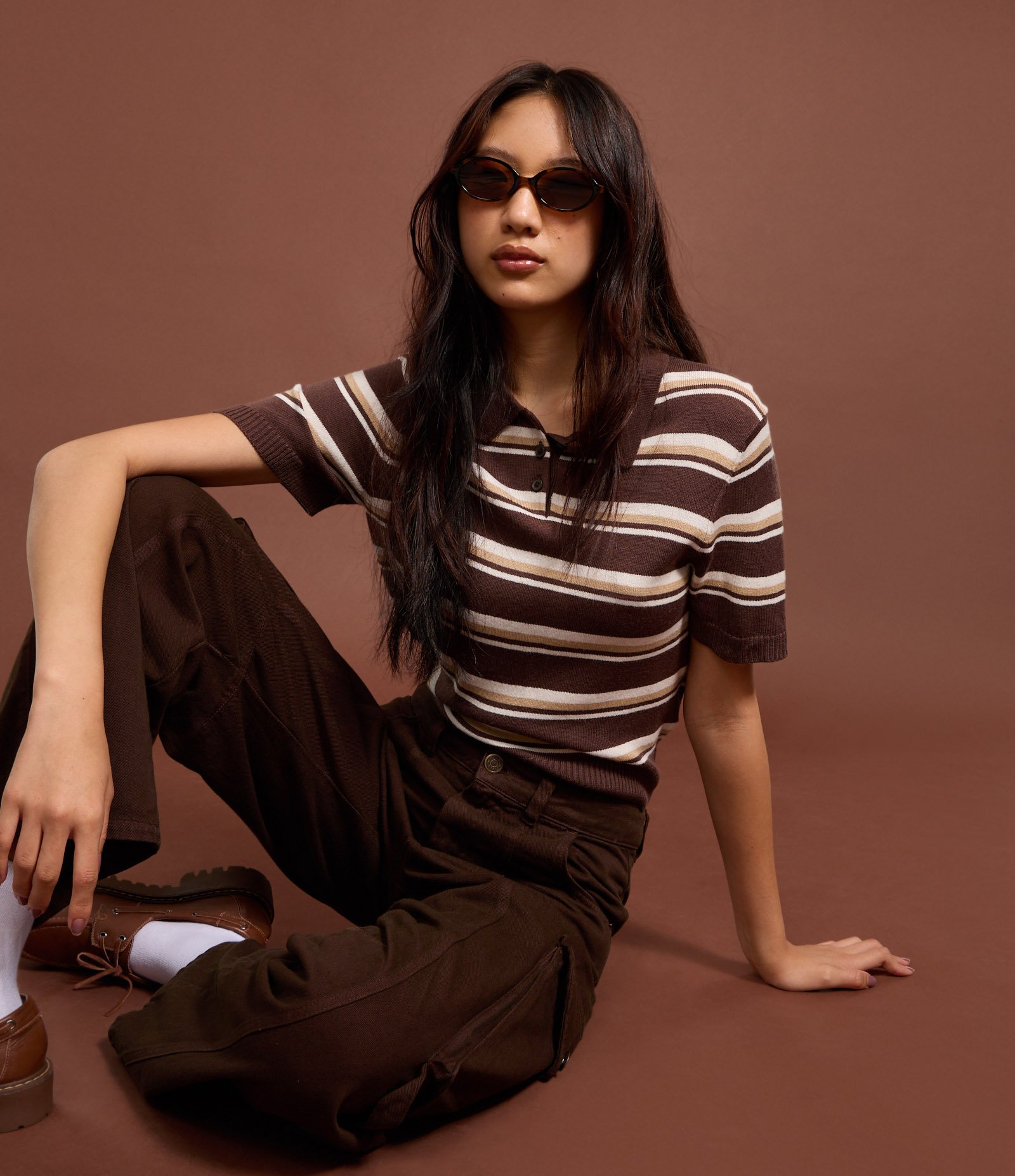 Blusa em Tricô Listrado e Gola Polo Marrom 4