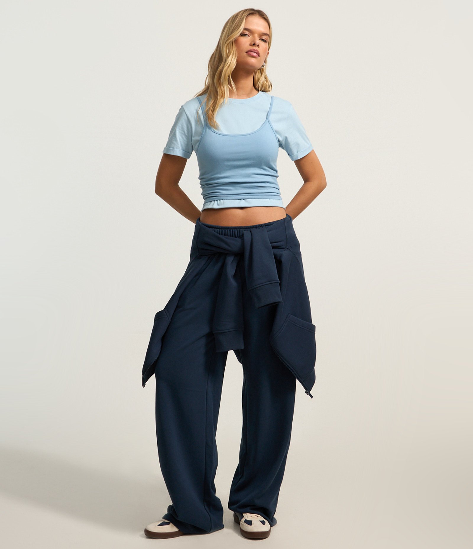 Blusa Cropped em Algodão com Alça Fina Azul 2